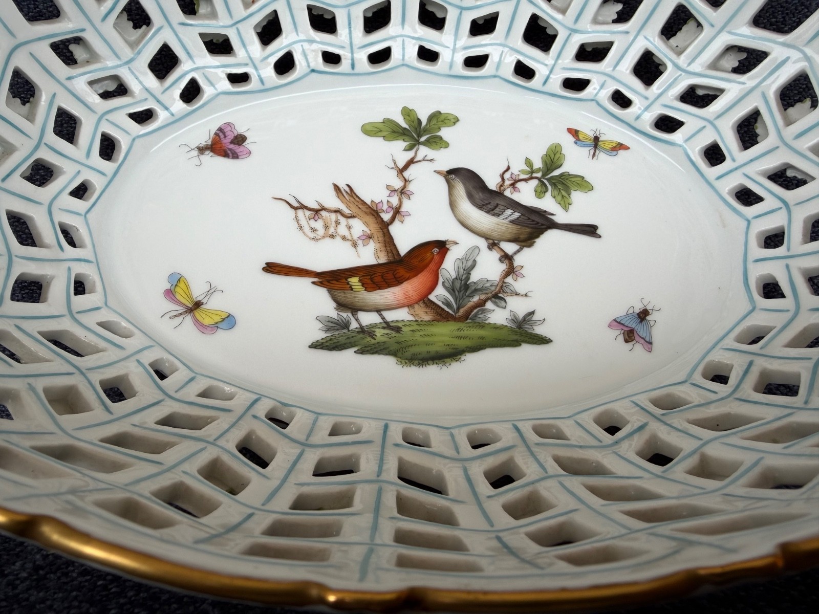 HEREND PORCELAIN HANDPAINTED ROTHSCHILD BIRD OPEN WORK BASKET 7475/RO
