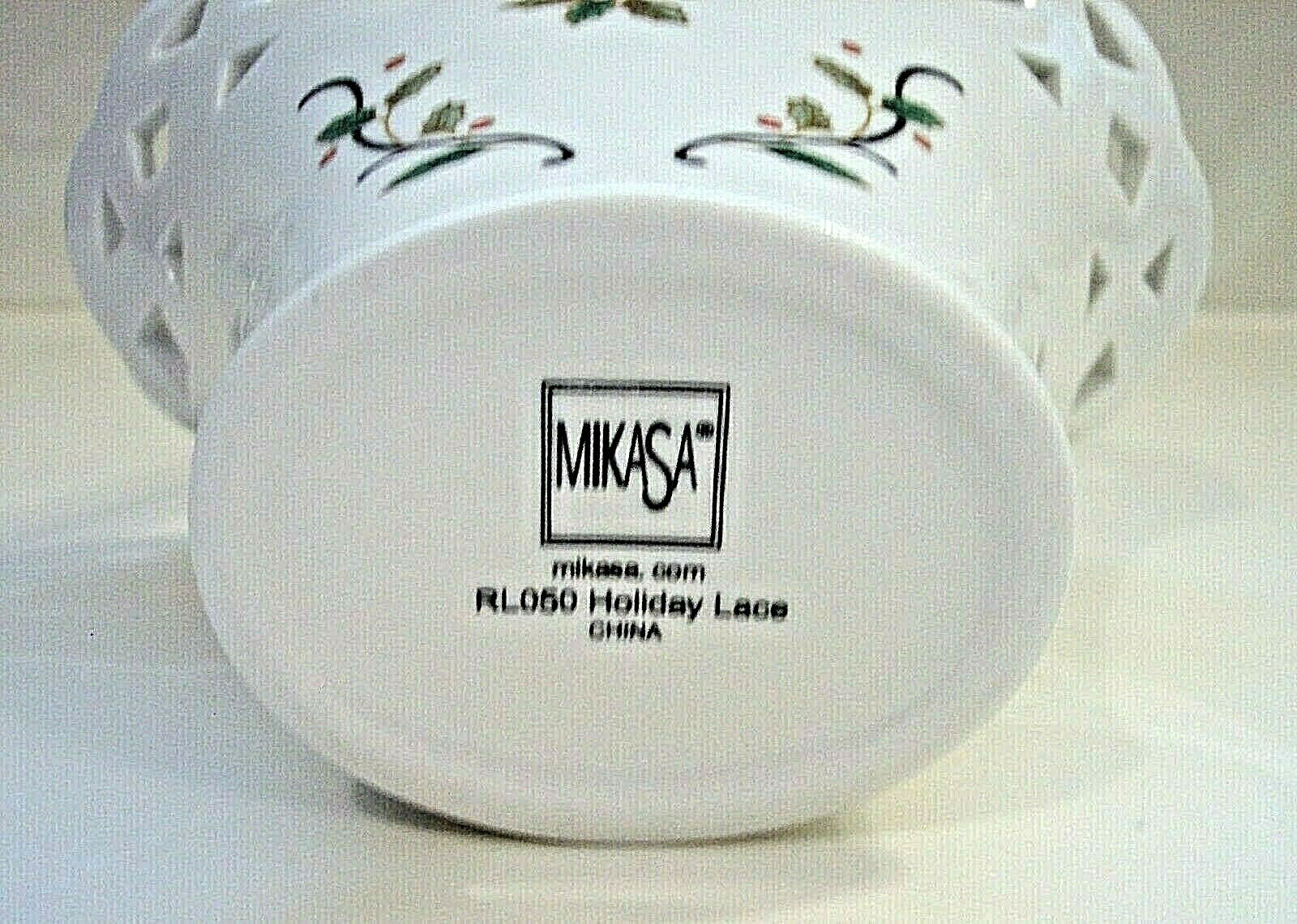 Mikasa Porcelain HOLIDAY LACE Christmas Holly Berry Basket with Handles RL050