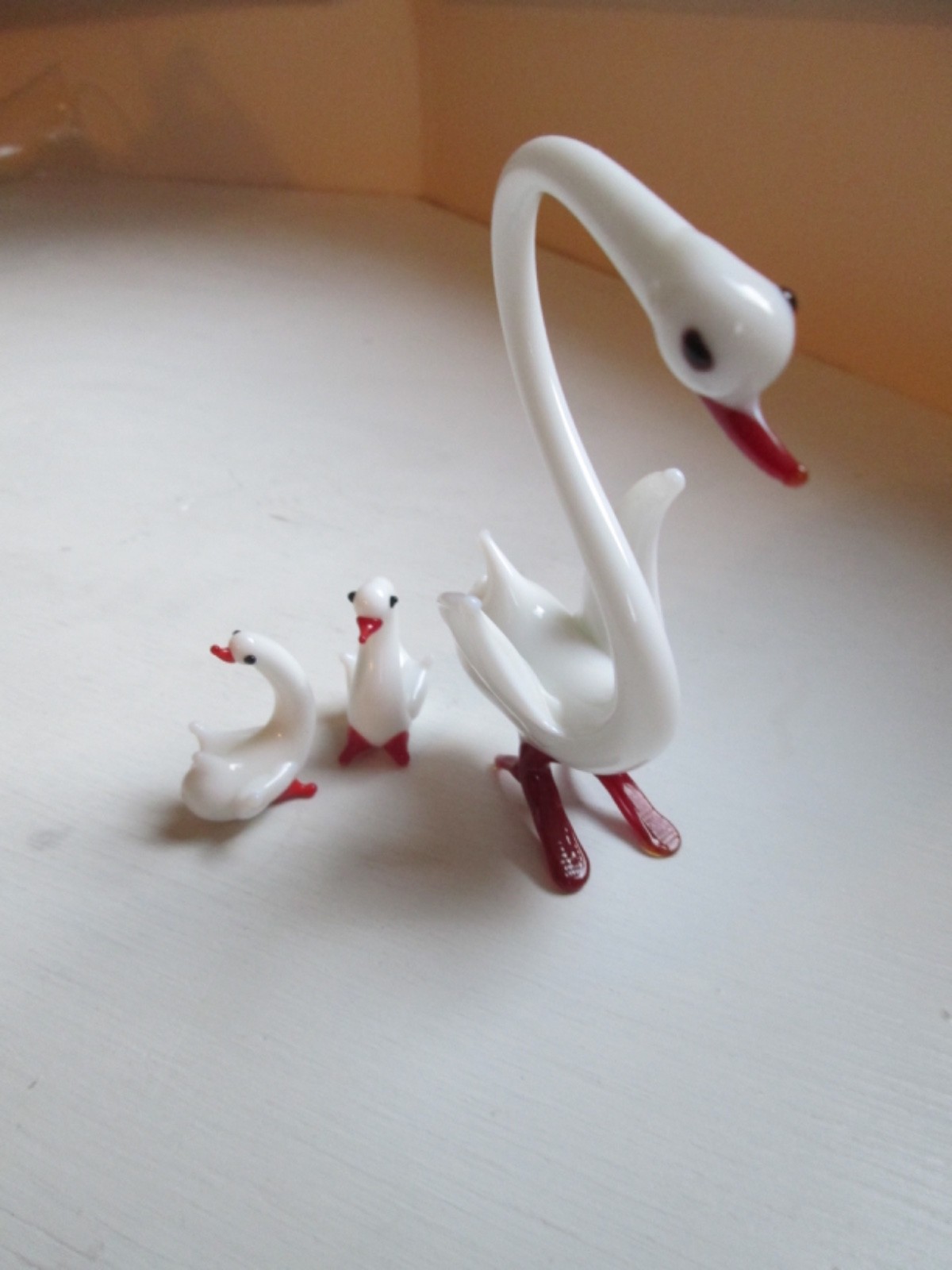 Vintage Art Beautiful Satin White Blown Glass Swan Figures Mother & 2 Young