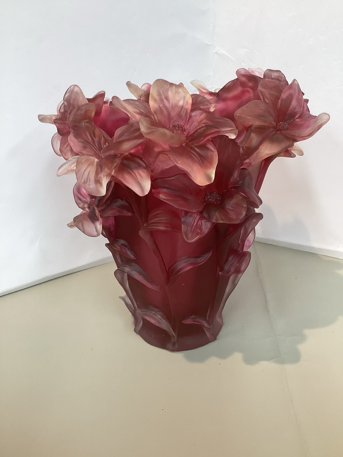 Nancy Daum Style Iris Crystal Vase Red Ombré H8” Maker Unknown