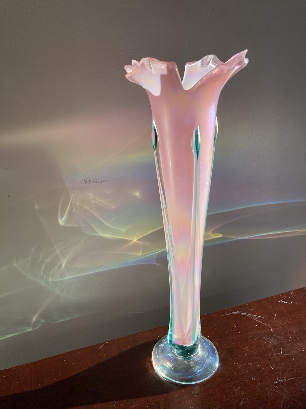 R Mynatt Aurene Pink Iridescent Footed Art Studio Glass Vase Artist Signed 2002