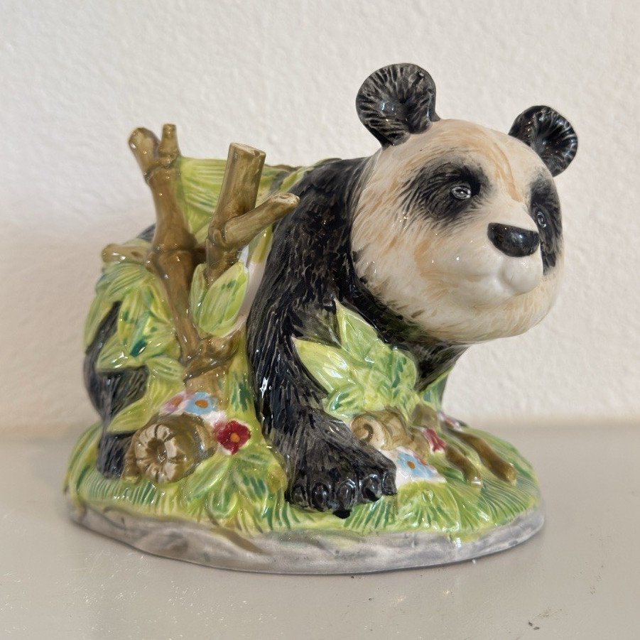 American Atelier Safari Collection Panda Medium Ceramic Figurine Glossy 5 1/2”