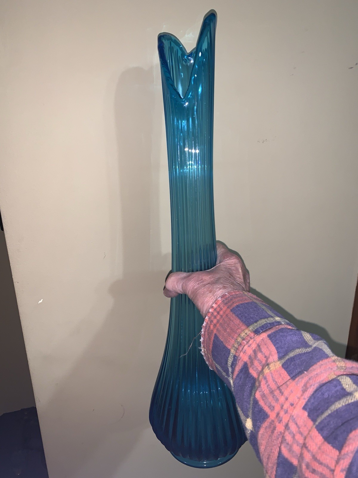 Vintage L E Smith Peacock Blue Big Butt Ribbed Swung Stretch Vase 20 1/2″ MCM