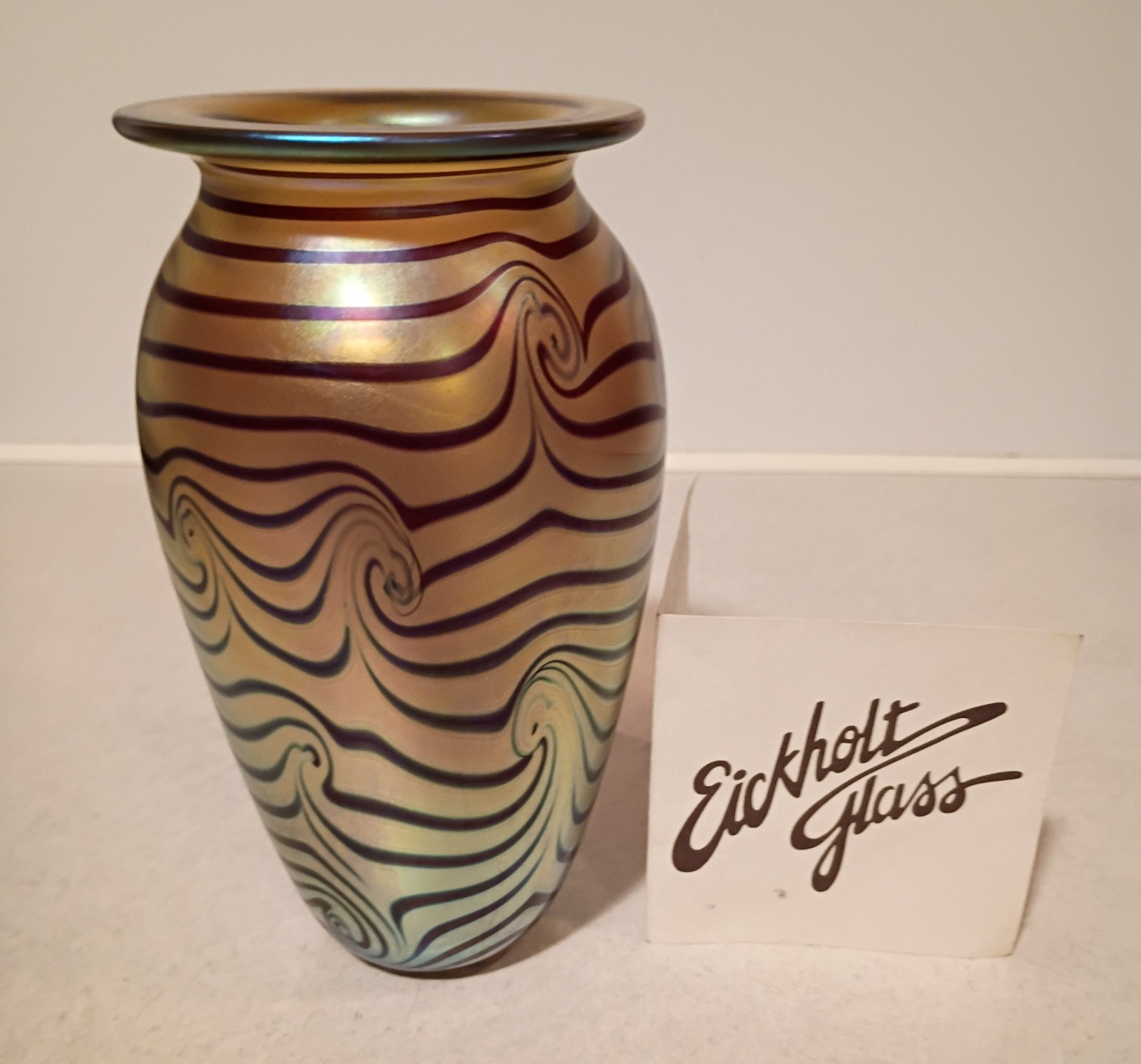 1994 Signed 6.25″ Robert Eickholt King Tut Iridescent Art Glass Vase