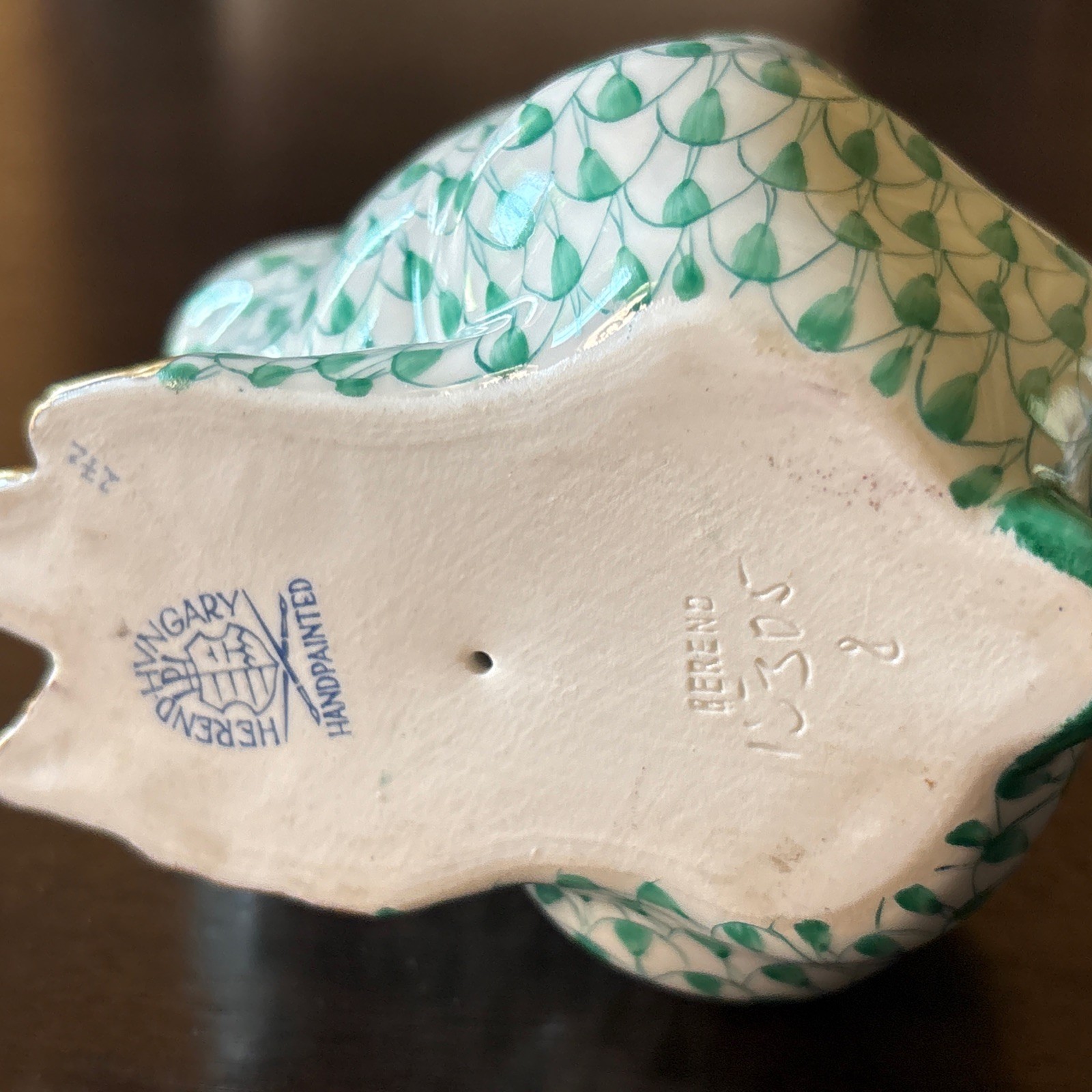 Herend Bunny / Rabbit Sitting Figurine 15305 – Green Fishnet Excellent Cond