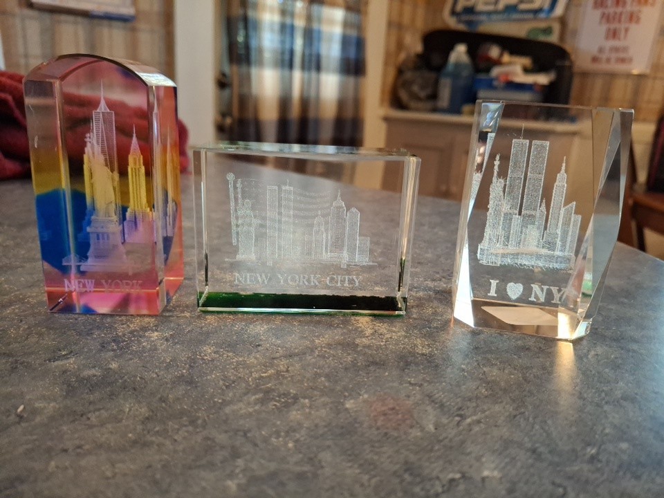 3 Vntg New York Etched Glass New York City W/Twin Towers Paperweights Apx 3″