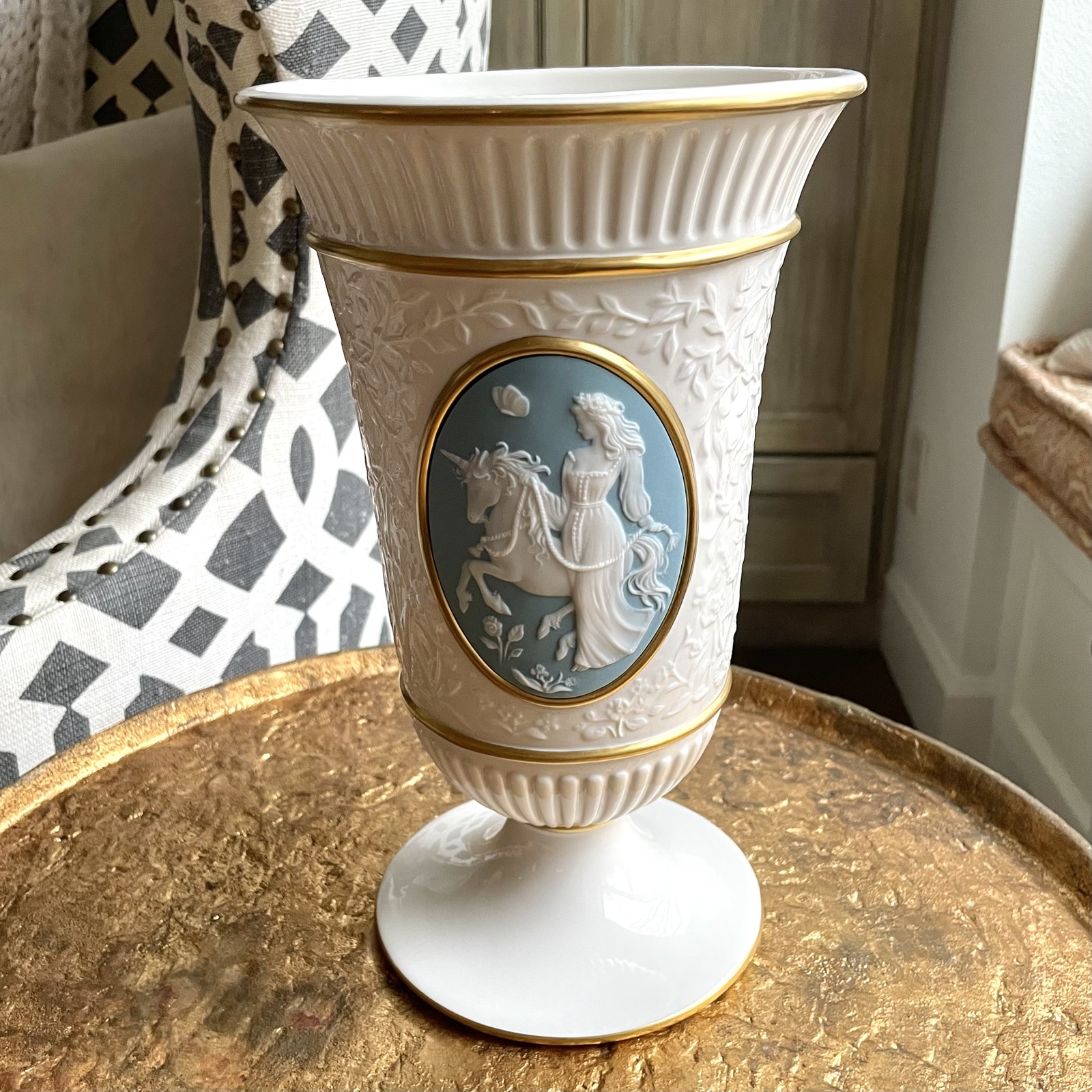 Franklin Mint Lady and The Unicorn Porcelain Cameo Vase 1991 by George McMonigle