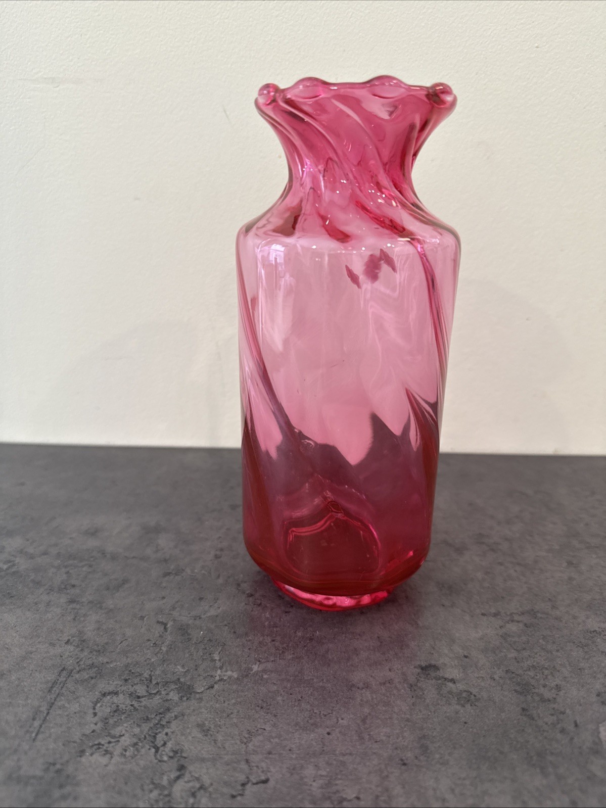 NORLEANS Cranberry Pink Vase, Optic Swirl Art Glass, Ruffled Edge Top, 8″