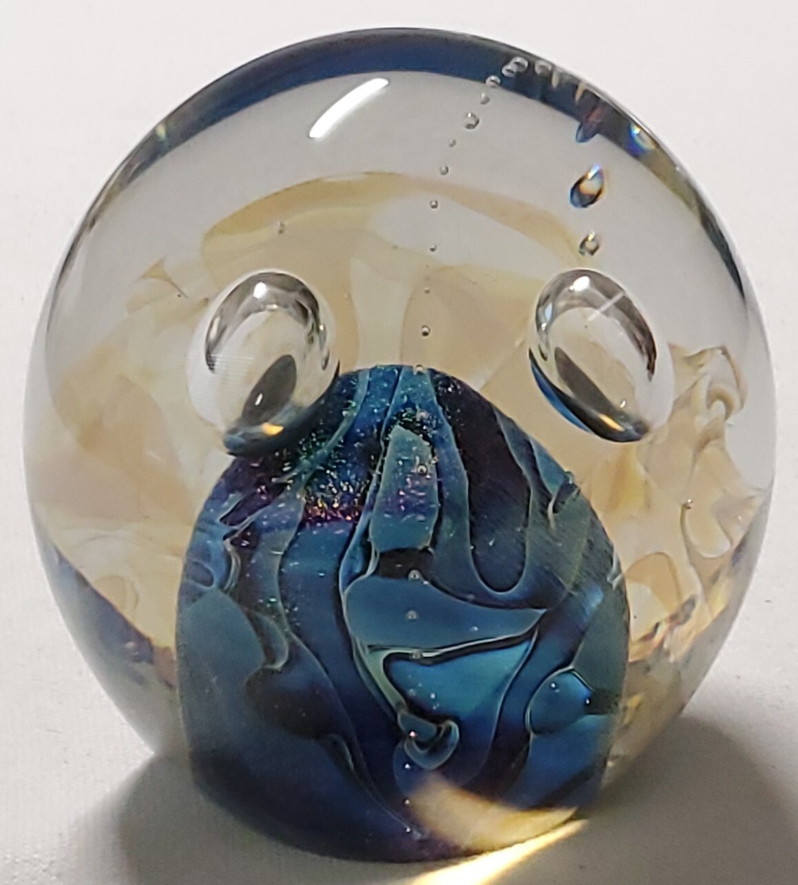 Robert Eickholt Signed 1988 Art Glass Paperweight 4″ Diameter 4lb 2oz Pre-owned