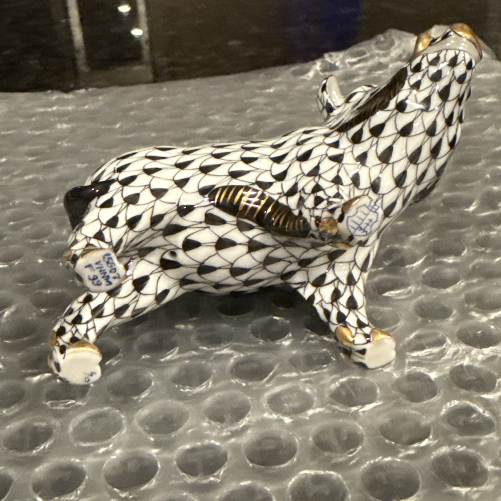 AUTHENTIC HEREND Razor Back Boar Black Fishnet Pig Figurine GOLD RARE 15507 🔥