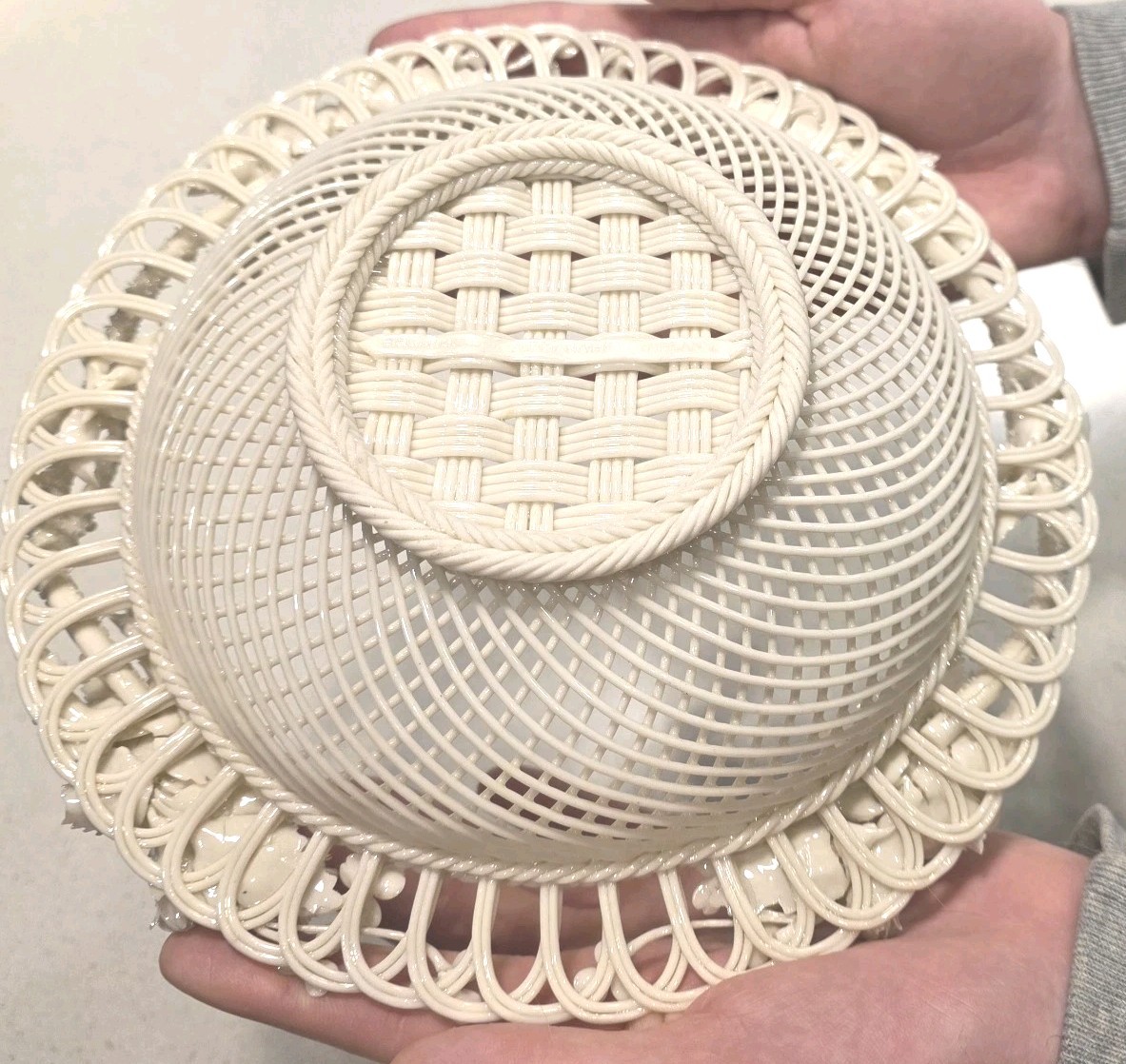 1890-1920 BELLEEK Co Fermanagh Ireland – Marked Basket 2nd Period 2/3 Strand