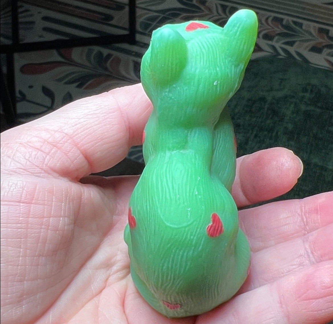 RARE Early Mosser glass sitting cat Green Slag Glass Factory Handpainted