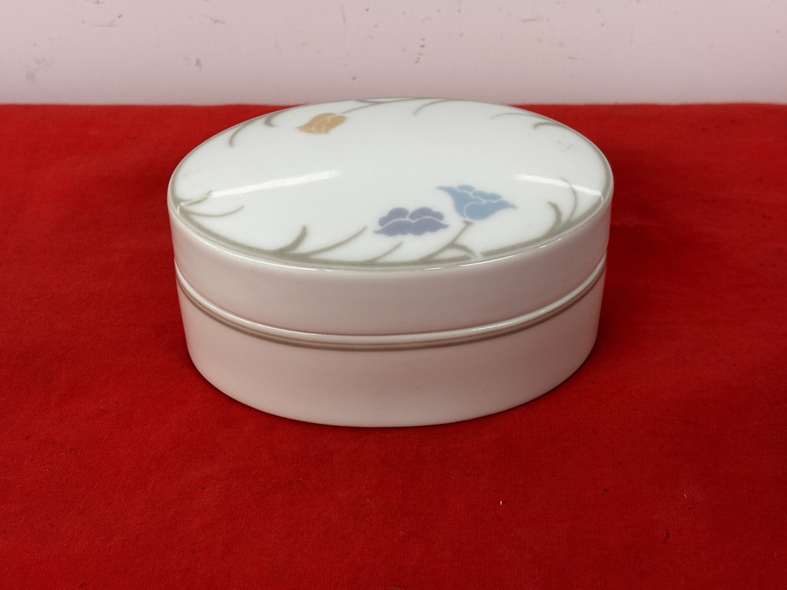 DANSK — TIVOLI, BELLE FLEURS, TAUPE — OVAL DRESSER BOX