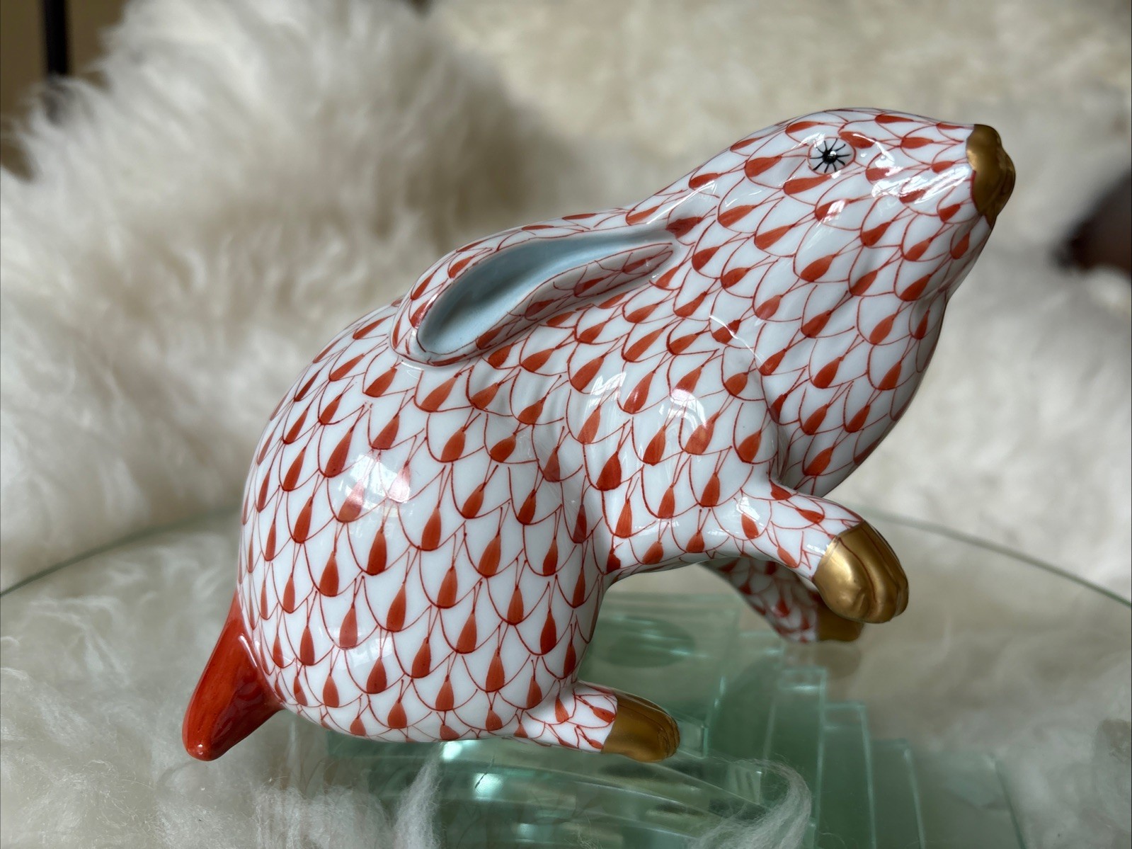 Large Herend Sitting Bunny Rabbit One Paw Up -rust Fishnet-MINT