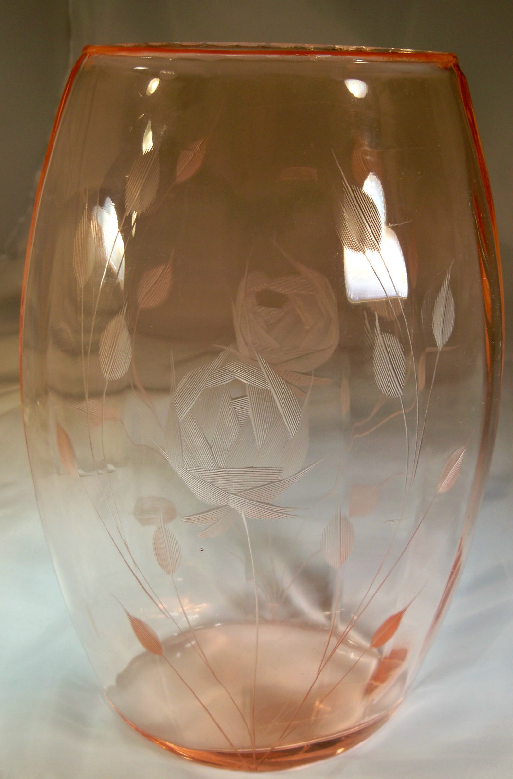 PADEN CITY GLASS ROSE WHEEL-CUT ETCHED CHERIGLO PINK 8-1/4″ TALL ELLIPTICAL VASE