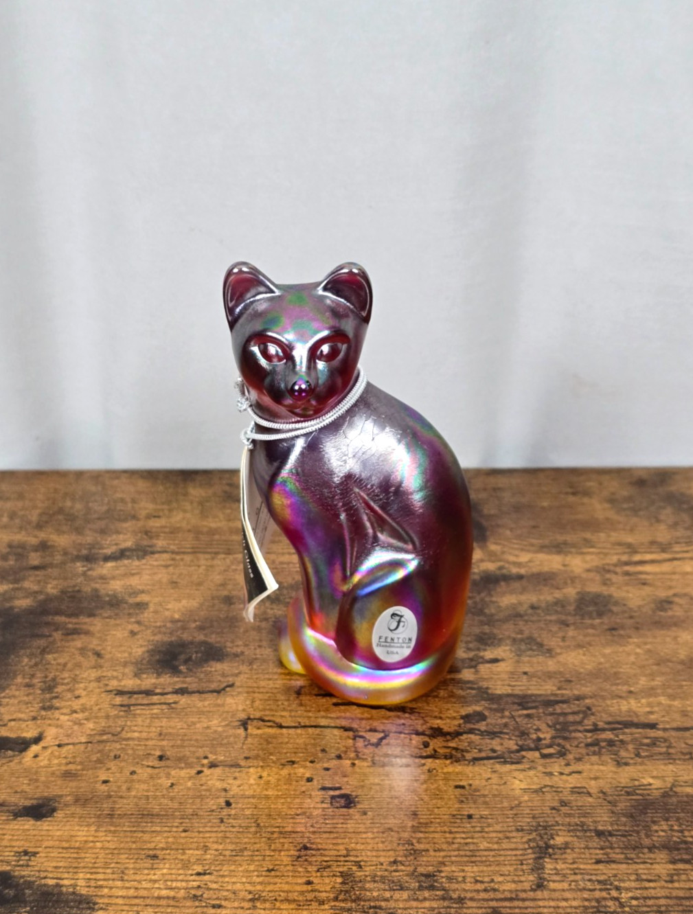 *RARE* FENTON Handmade in USA 5″ Red Iridescent Stretch Glass Cat + Tag/Sticker