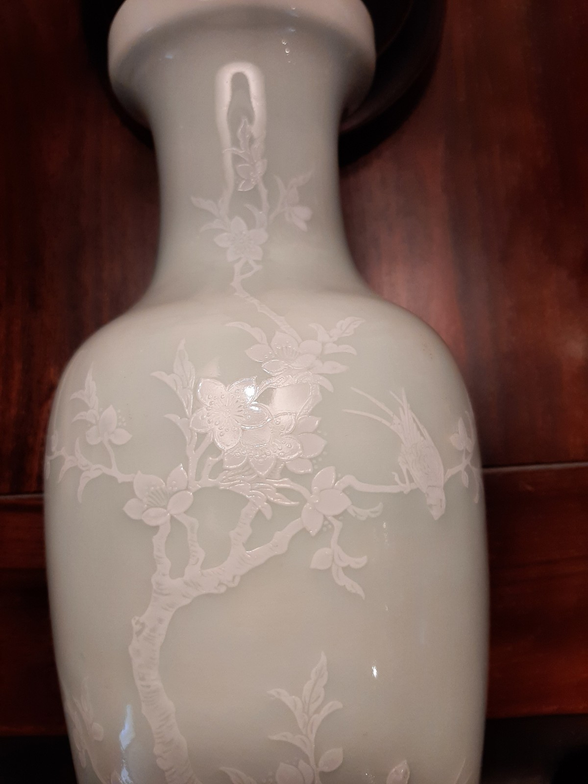 VINTAGE CELEDON ORIENTAL ETCHED VASE 13 INCHES TALL. EXCELLENT CONDITION!!