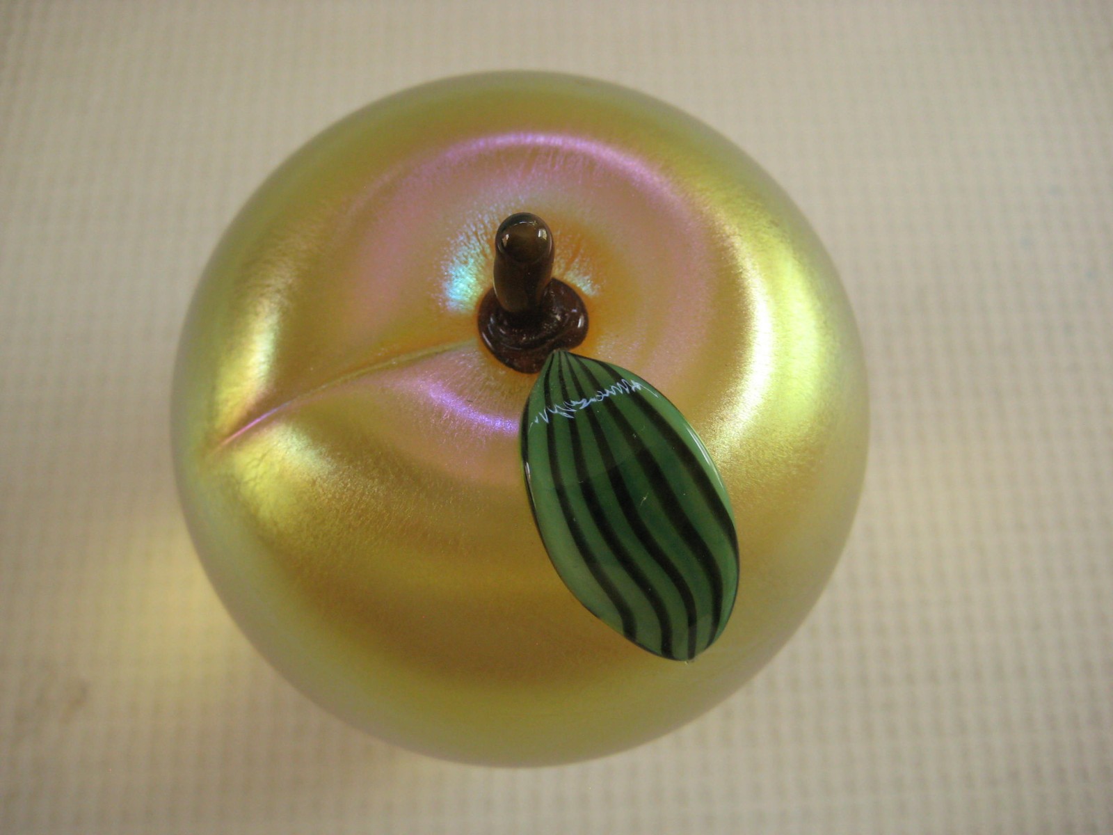 Orient & Flume – Gold Iridescent Studio Art Glass Paperweight – Apple Fruit