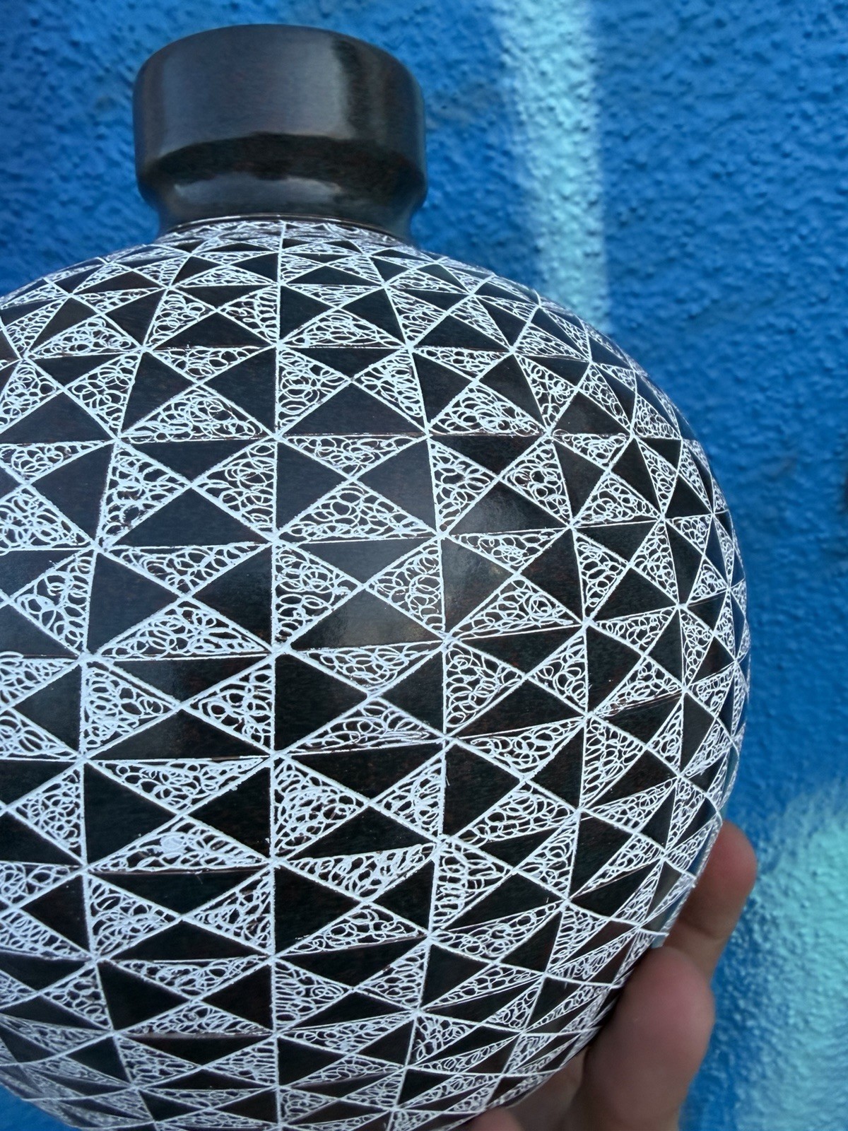 Paysis Sánchez Nicaraguan Carved Pottery Vase San Juan de Oriente Masaya 8”
