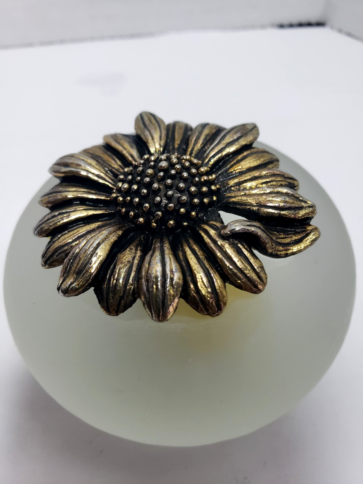 Vintage 1978 George Good Corp. Frosted Glass Sunflower Paperweight 2.75″ Dia