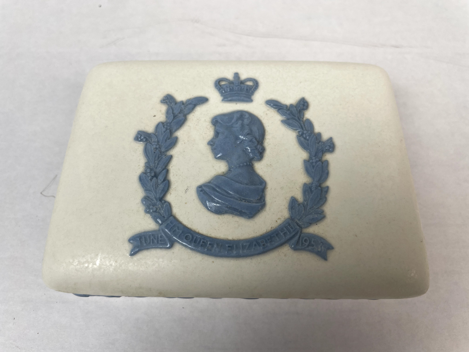 1953 Vintage Wedgwood Queensware Queen Elizabeth II Coronation Cigarette Box