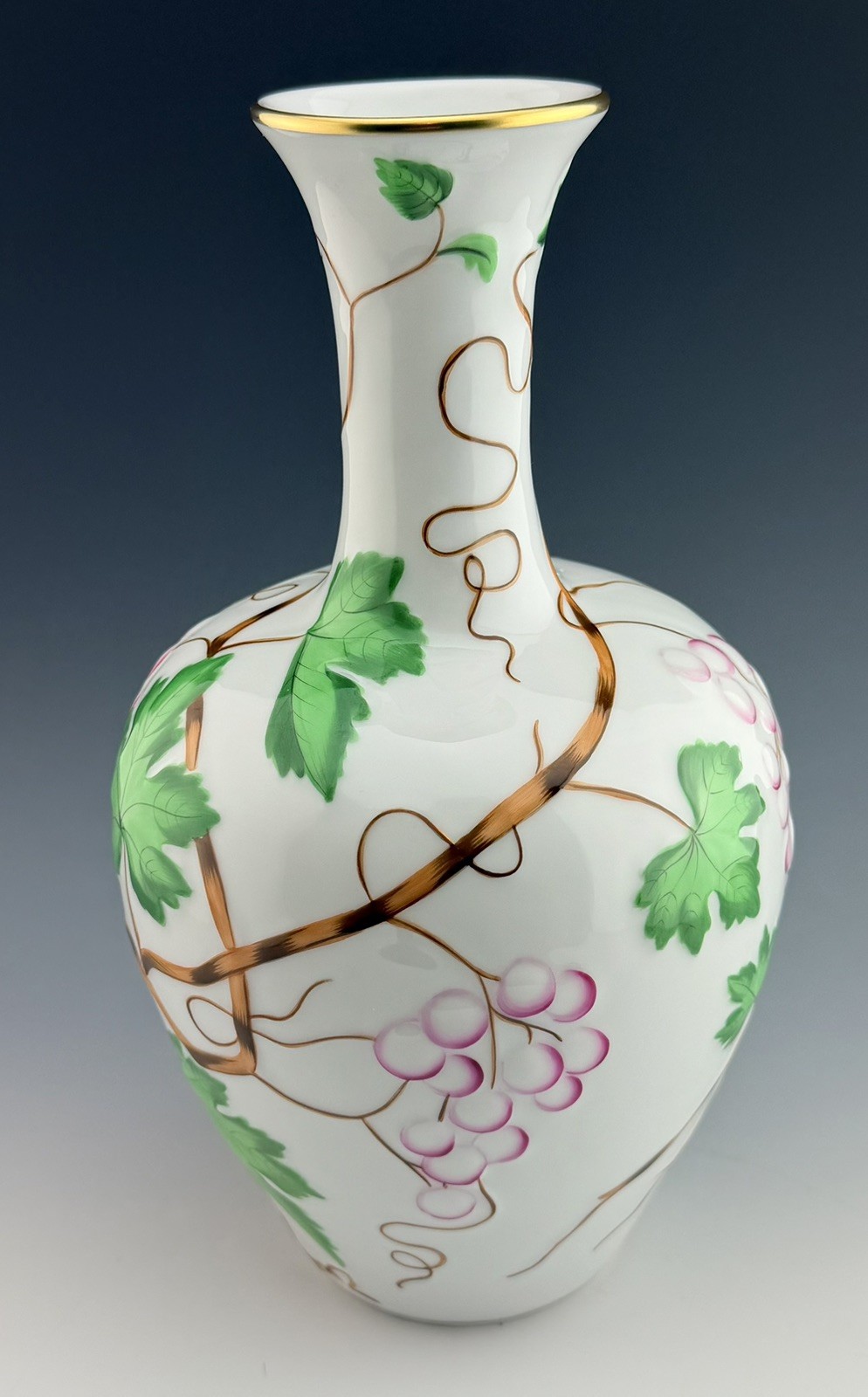 🦋 MINT HEREND 10”x6” Grape Vine Centerpiece Vase