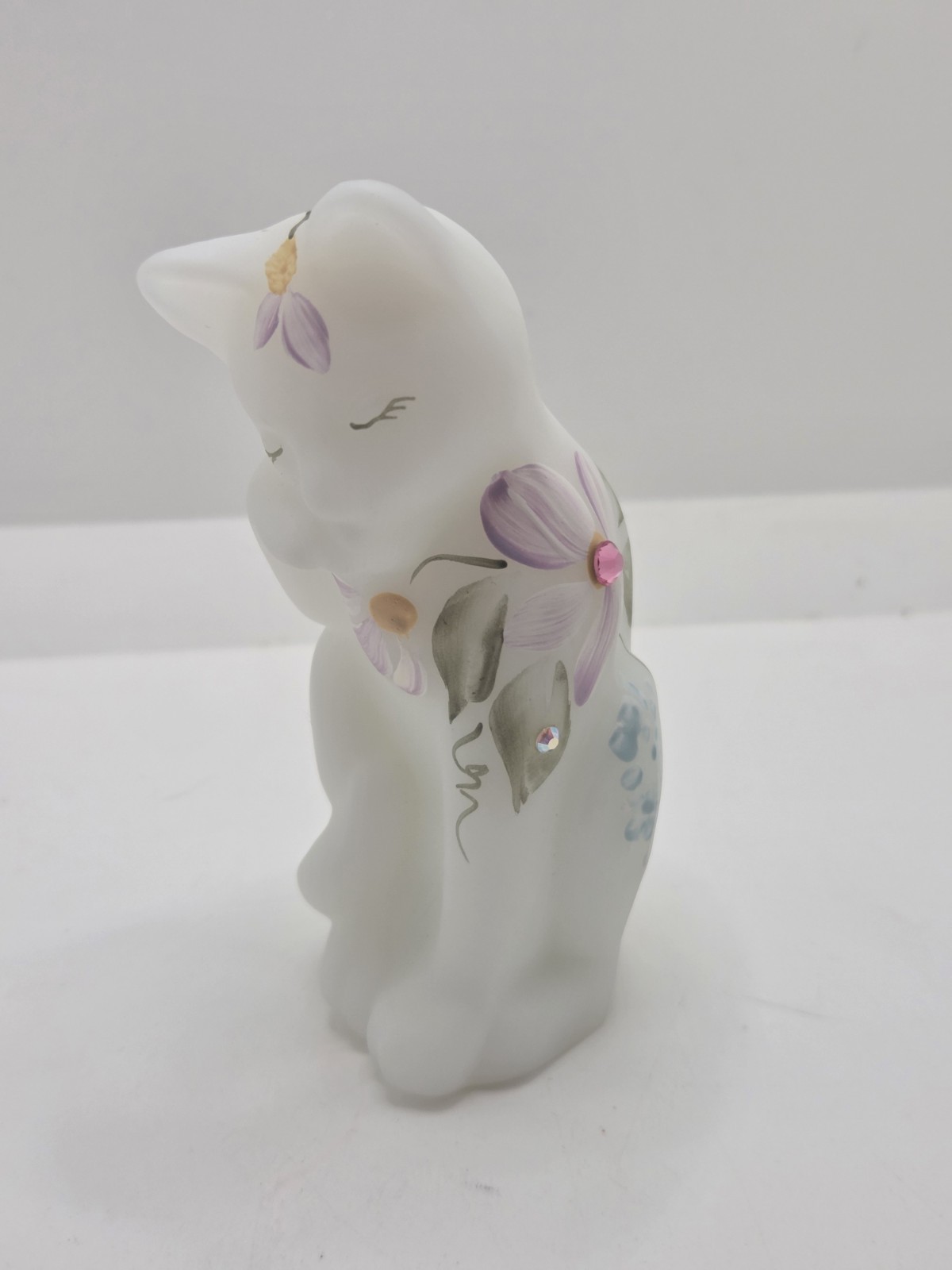 Fenton Hand Painted Grooming Cat Satin Opal White Dew Drop Jewels