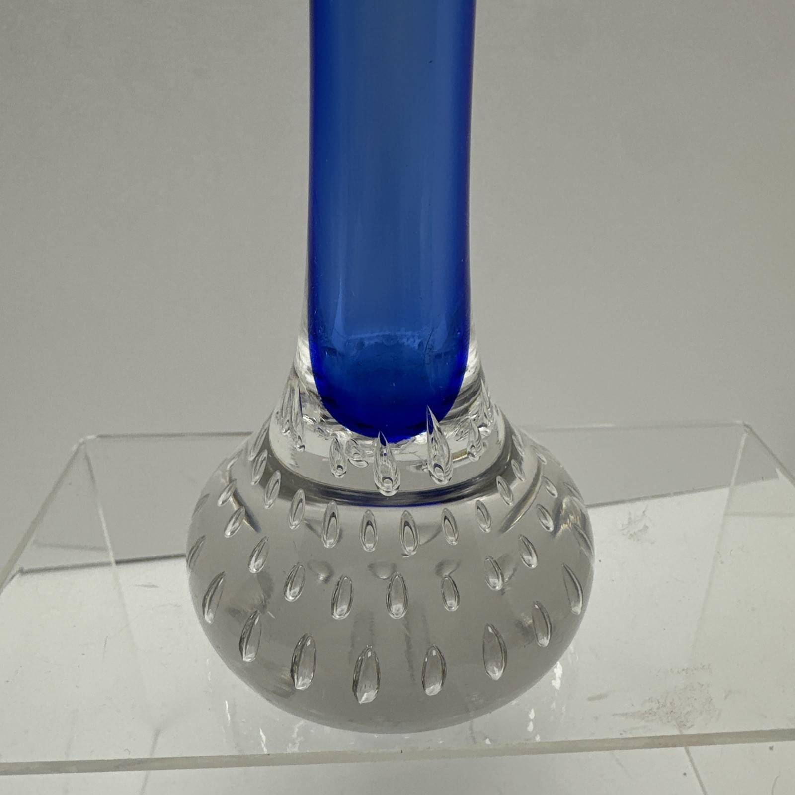 Aseda Glasbruk Calla Lily Bud Vase Blue MCM Sweden 8″ Controlled Bubble Base
