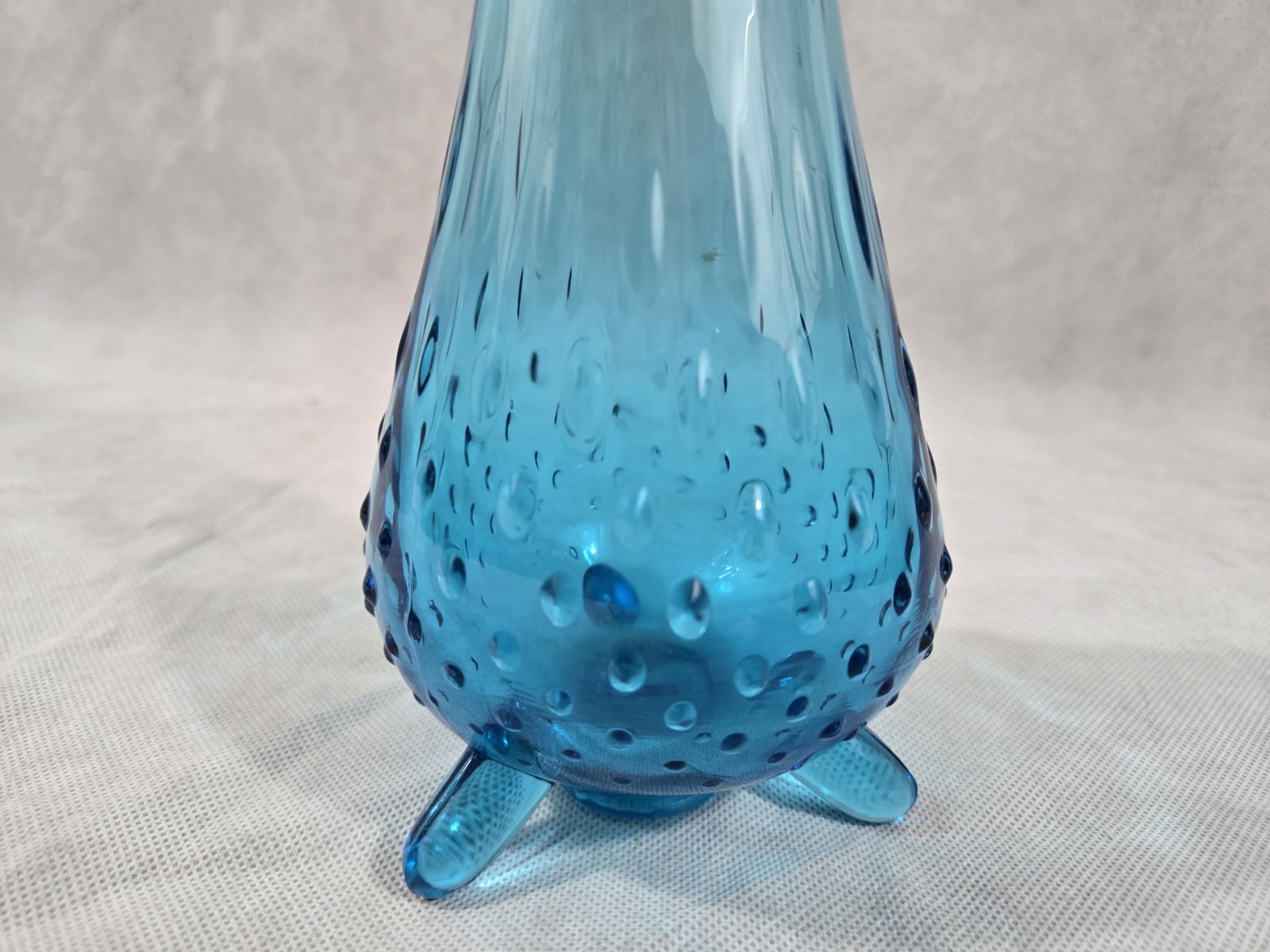 LE Smith Blue Hobnail Swung Vase 16.5″ Three Toed Base PLEASE READ DESCRIPTION