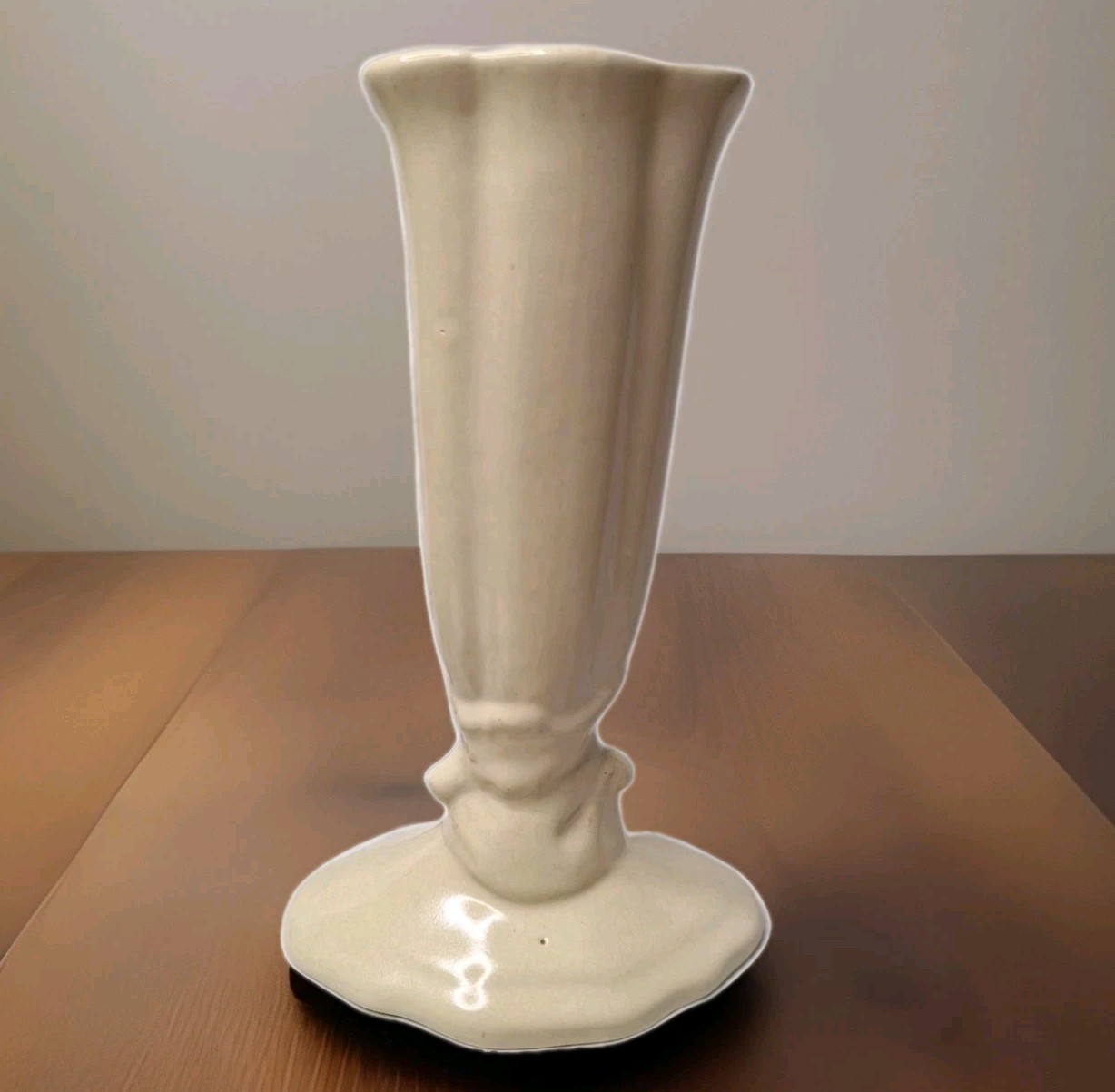Early Ivory CAMARK pottery marked vase Art Deco 1930’s Blocked Mark 7″ Footed