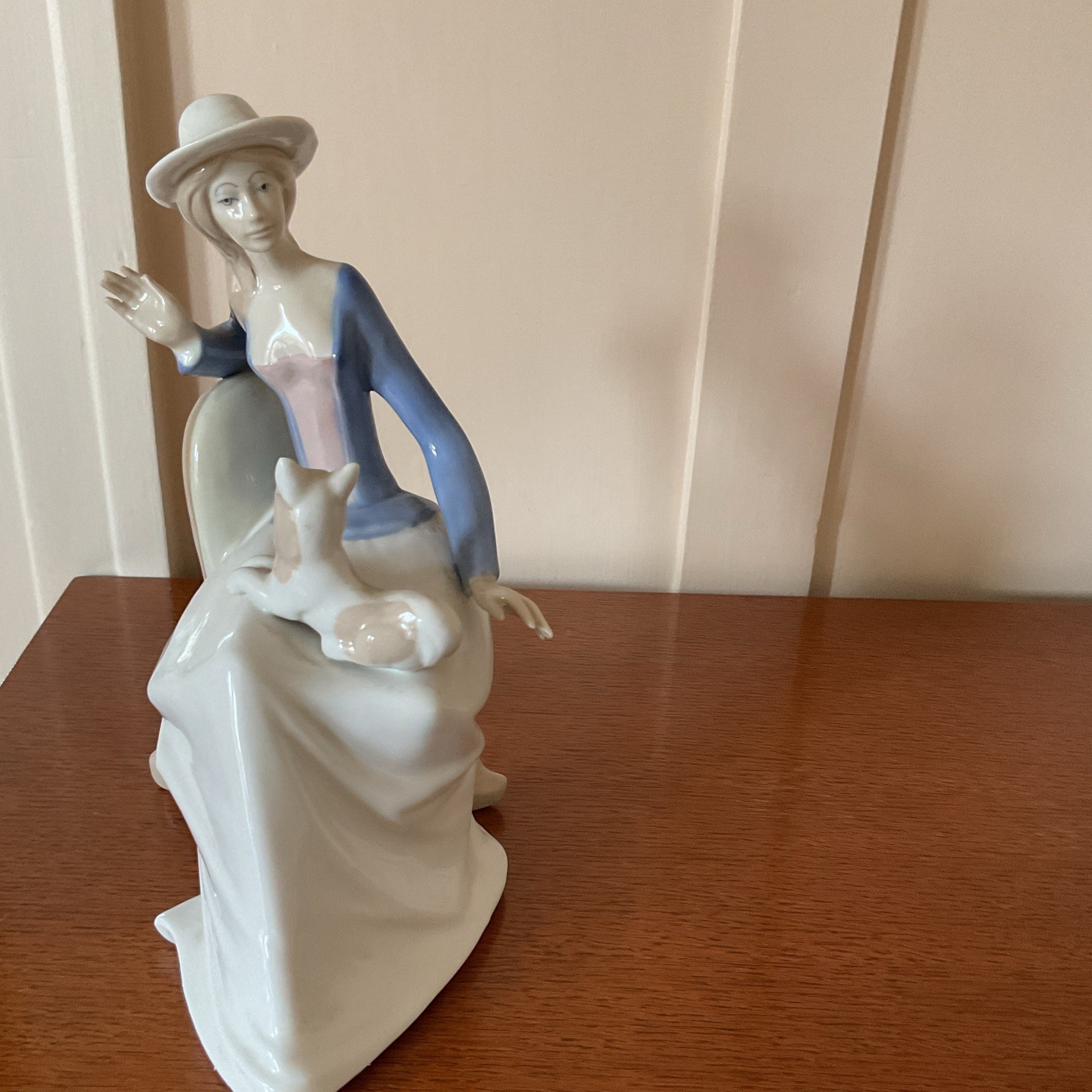 D’art Woman w/ Fox Figurine Blue White Porcelain Glossy Spain Vintage MPN 7/7