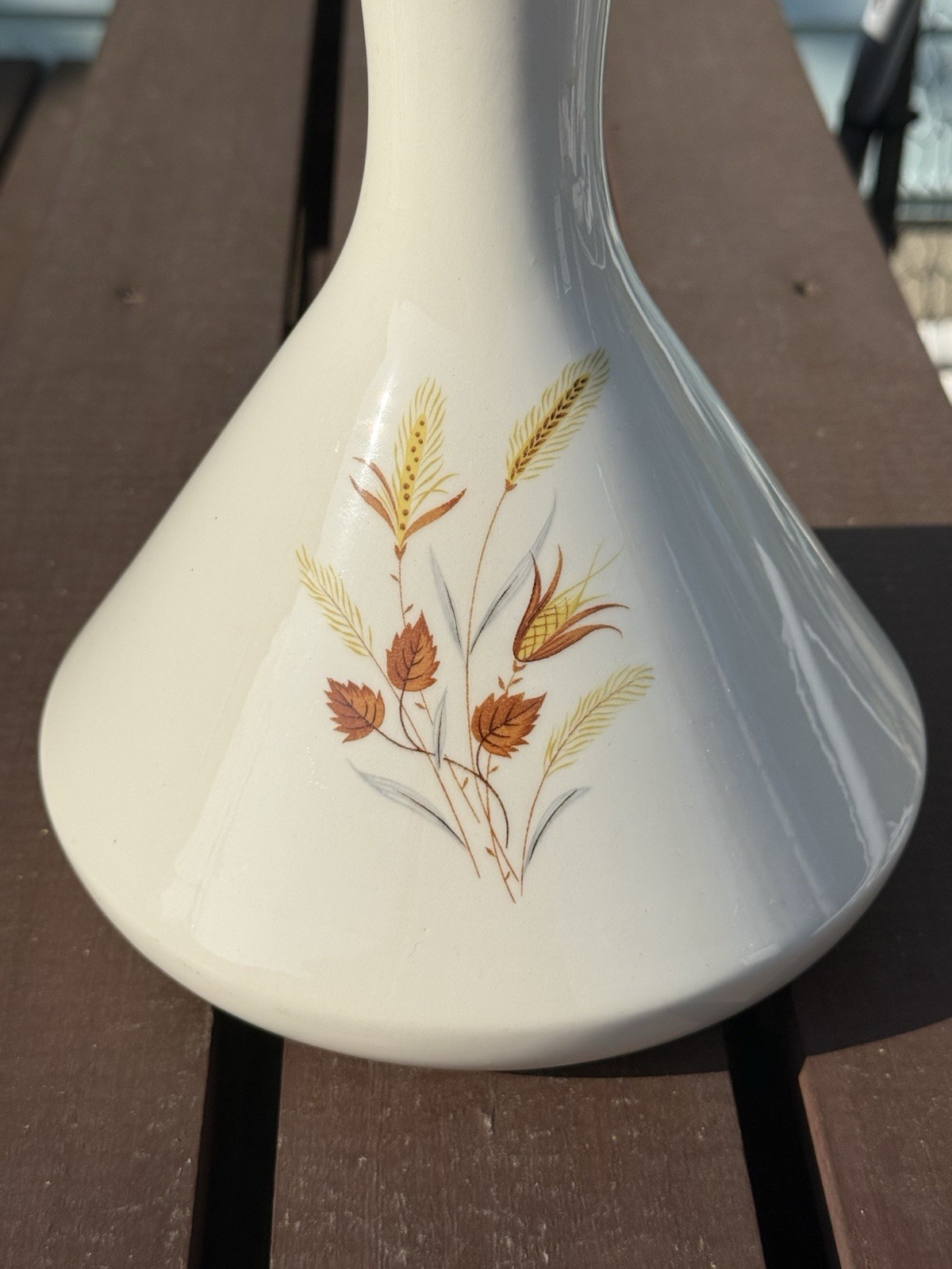 Vt MCM White Taylor Smith Vase Wheat Leaves Decor