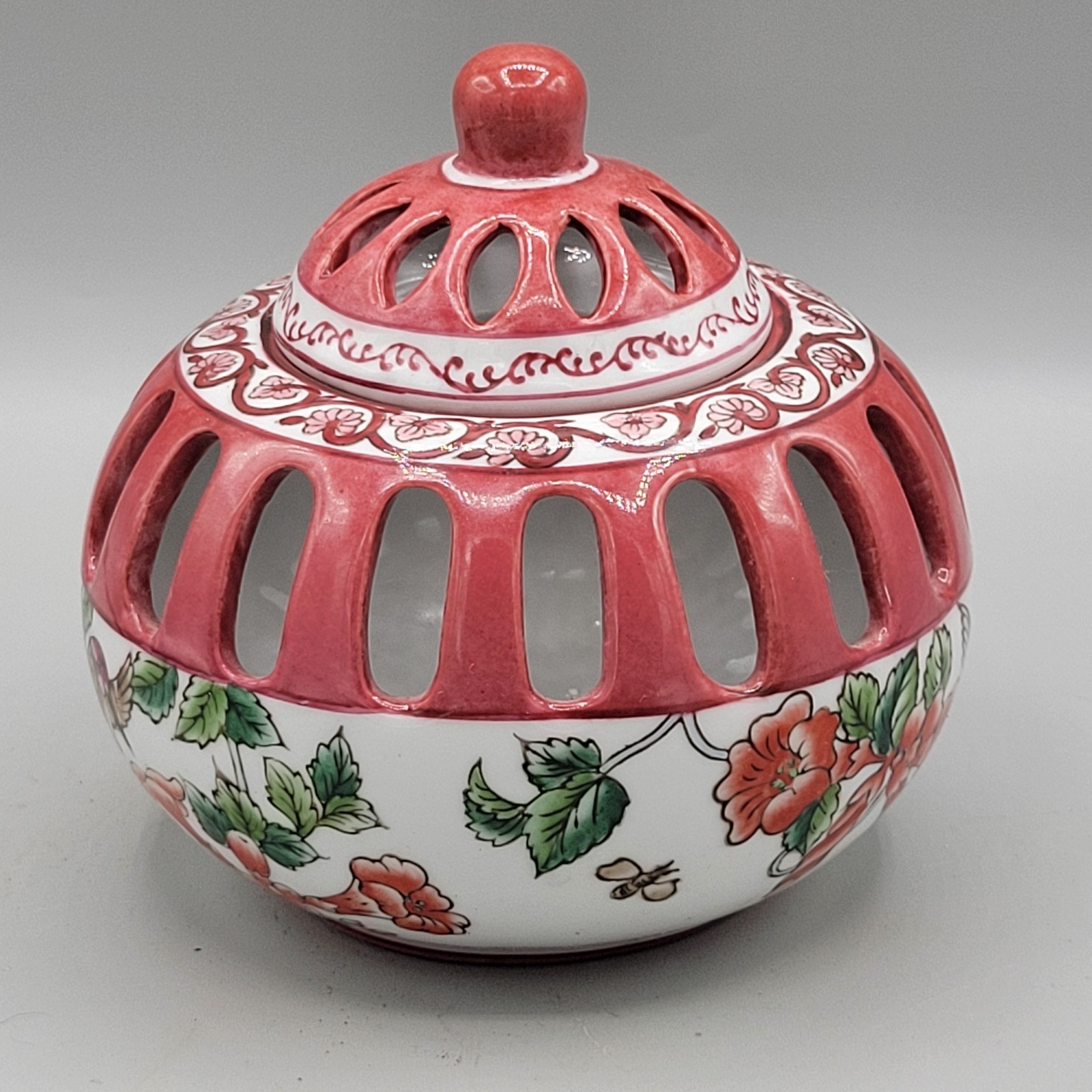 Chinese Porcelain Reticulated Decorative Box Jar Hummingbird Floral Motif Lid