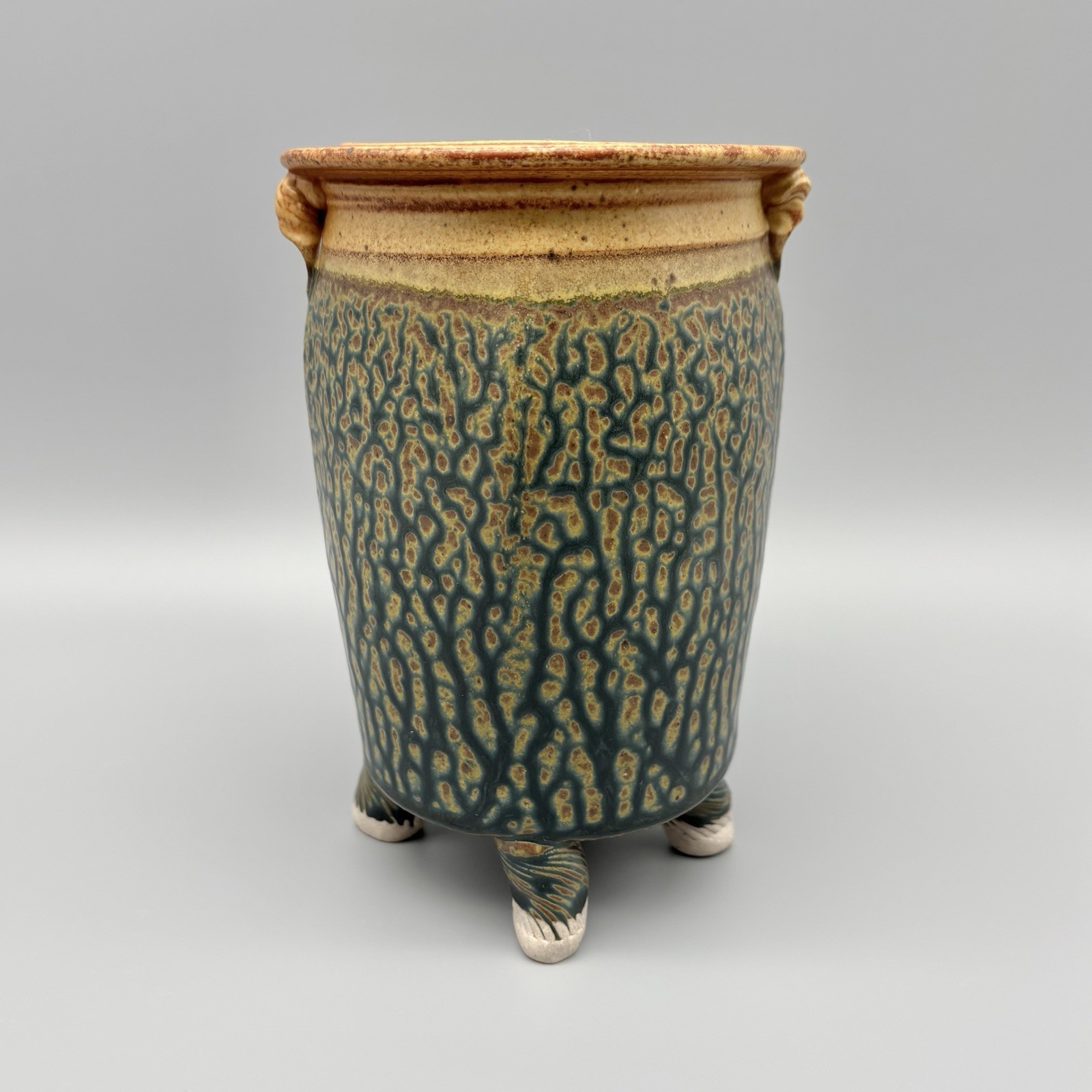 Royce Yoder Pottery Tan Ash Glaze Four-Footed 6.75″ Vase w/ Handles Experimental