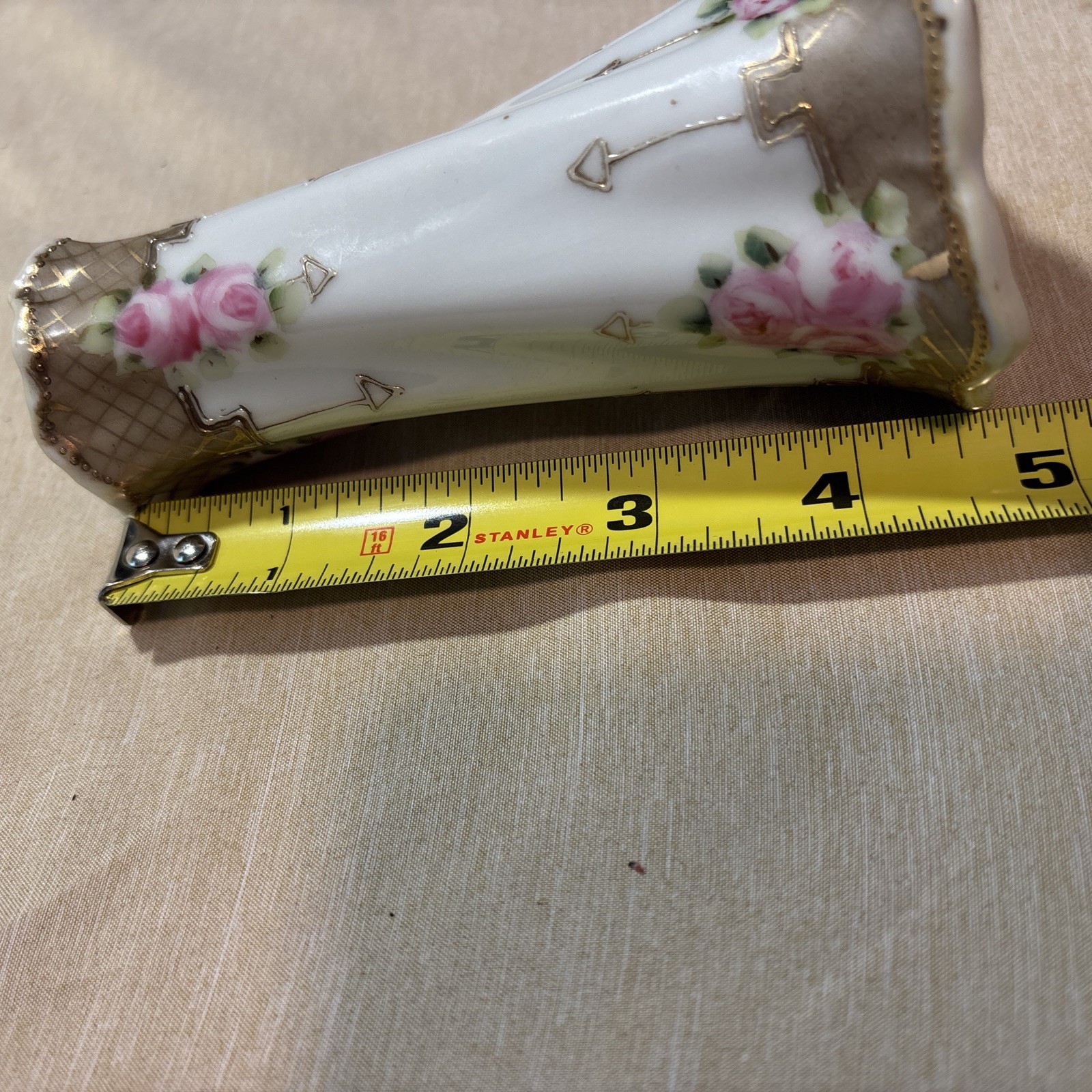 VINTAGE NIPPON HAND PAINTED BUD VASE HAT PIN HOLDER ROSES GOLDEN LACE FILAGREE..