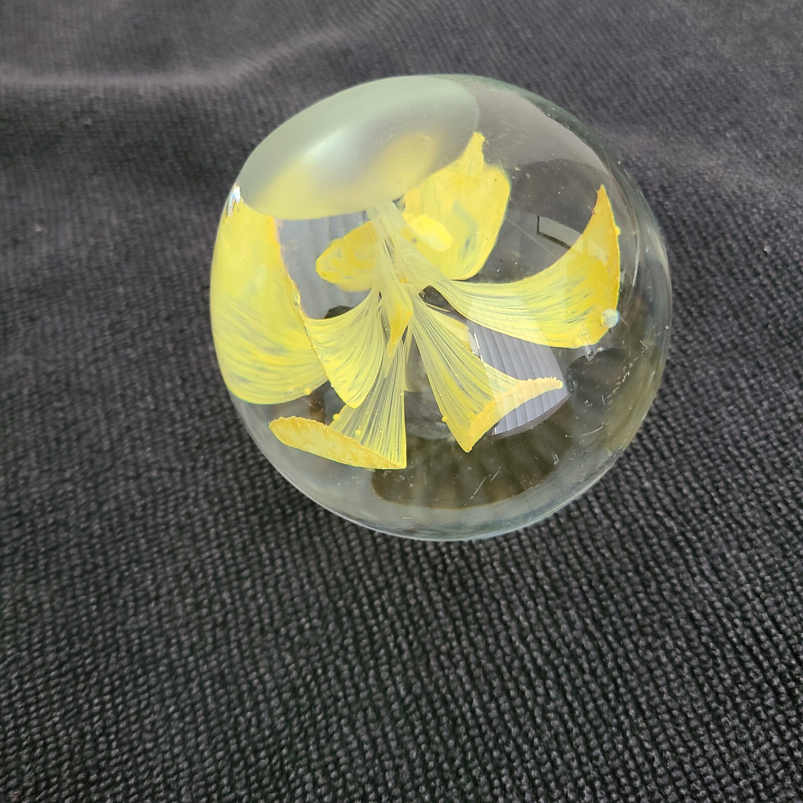 Vintage Art Glass Paperweight Daffodil Flower Yellow Spring Bubbles 2.5 inches