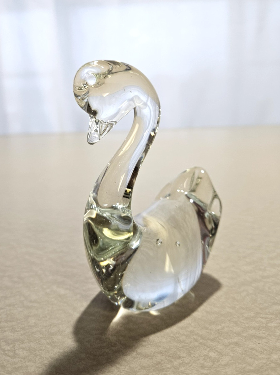 Art Glass Swan Paperweight With Bubbles 4.5 Inches Tall