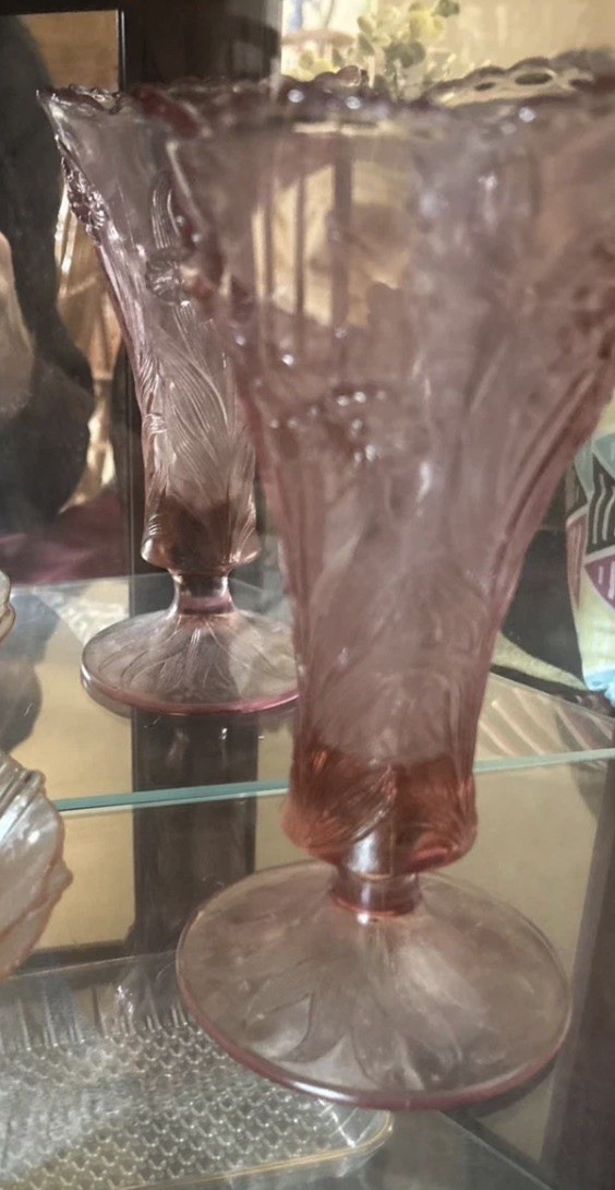 FENTON ART GLASS DUSTY ROSE PURPLE/PINK 7 1/2 ” DAFFODIL VASE, 95TH ANNIVERSARY