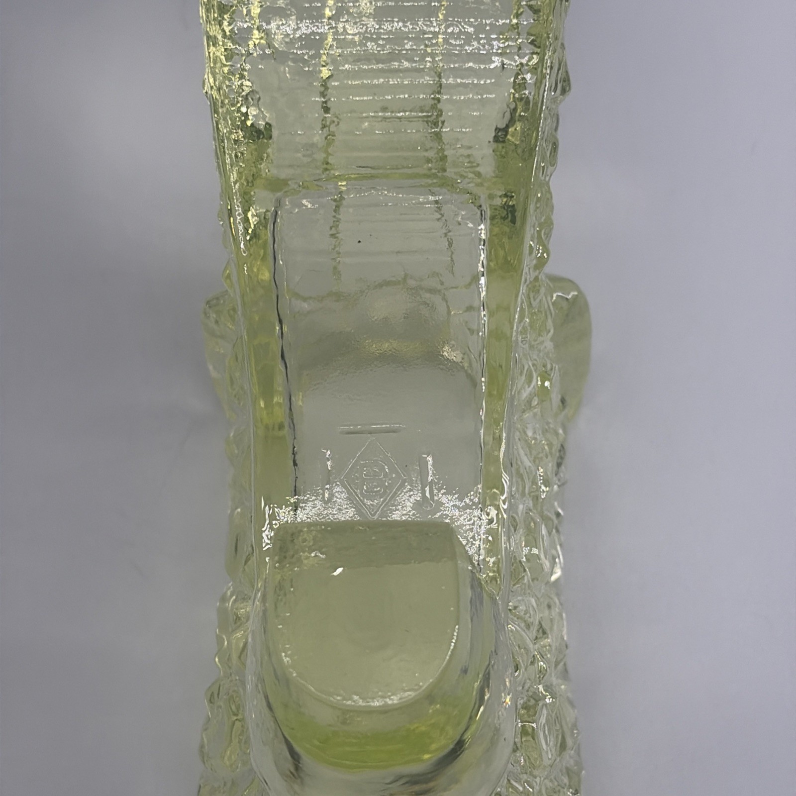 Boyd Daisy & Button Bowtie Shoe Slipper 5.5″ Vaseline Uranium Glass UV Glow