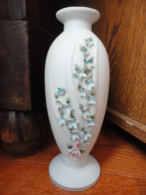 Lefton Floral Vase 1197 Flat finish 7-1/2 in Tall Vintage