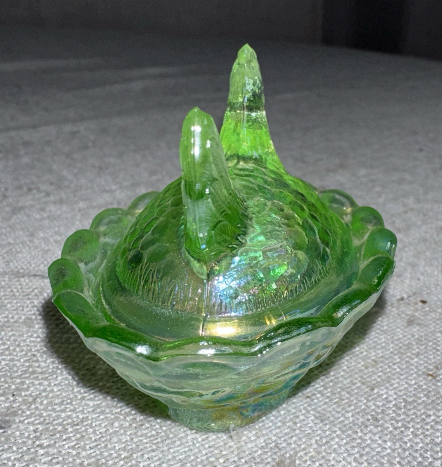 Boyd Art Glass Chick Salt HEN on NEST Mini HON #197 Aloe CARNIVAL Green Chicken