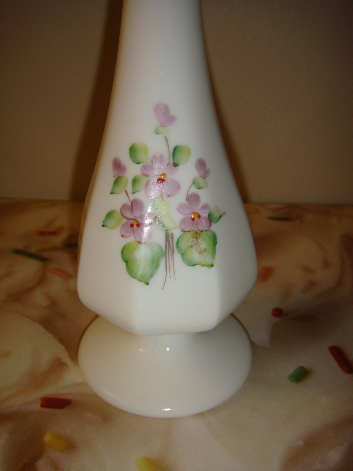 Fenton Glass Violets In Snow Bud Vase
