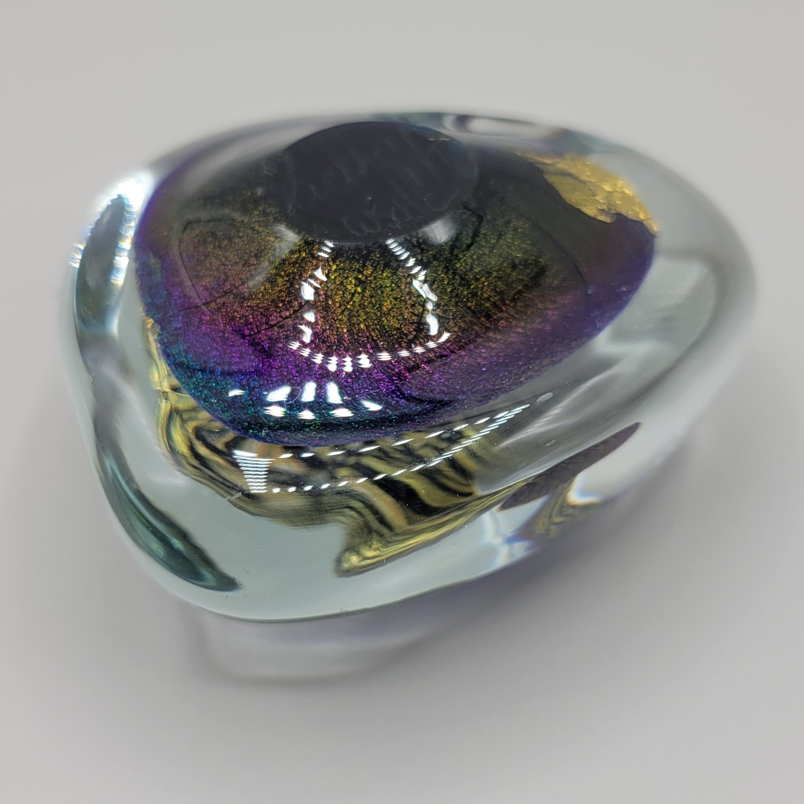 Signed Robert Eickholt 1997 Dichroic Gold Foil Heart Art Glass Paperweight