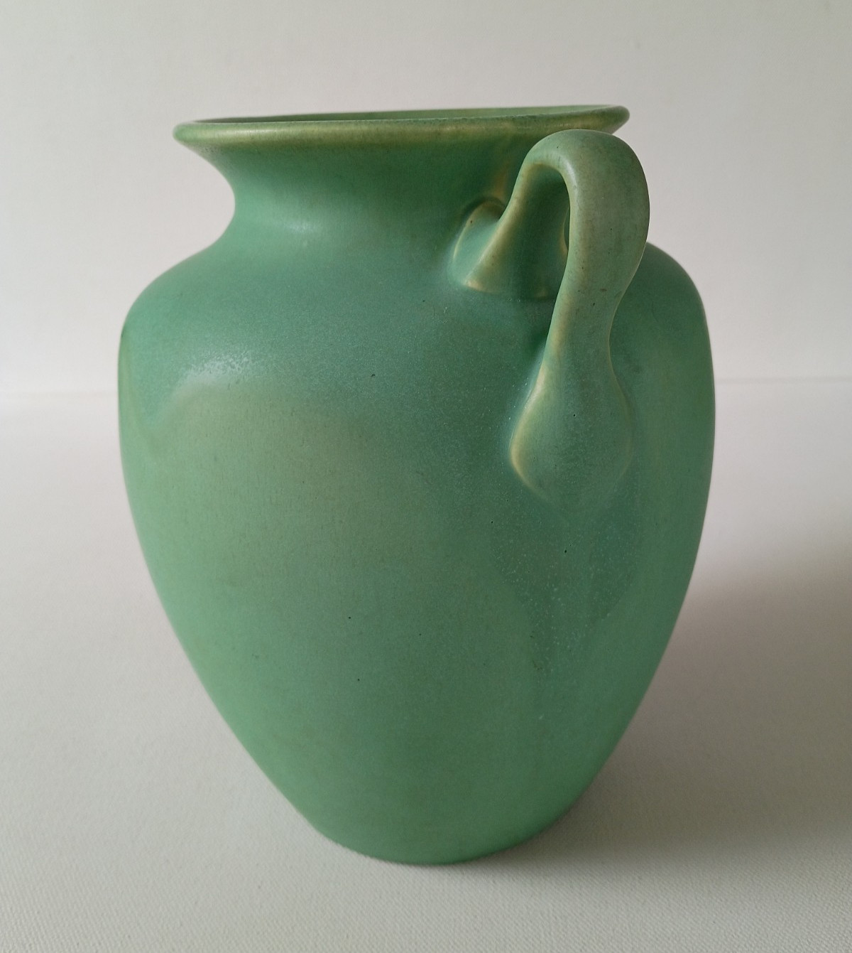 AMERICAN ARTS & CRAFTS MATTE GREEN TWO HANDLE 8″ VASE