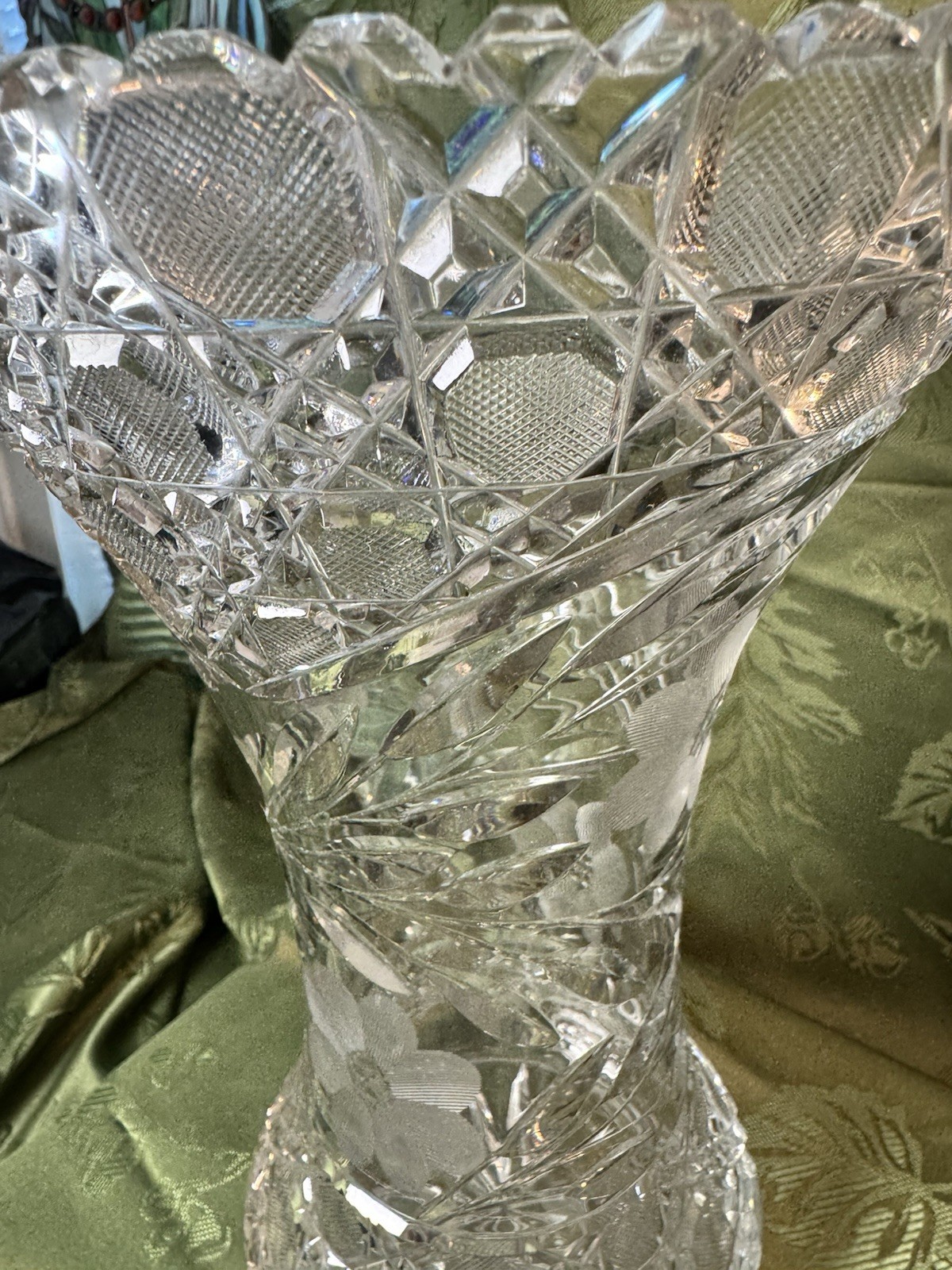 AMERICAN BRILLIANT HUGE 12” CORSET VASE GLOWS GREEN WITH 365 UV LIGHT 1887-1916