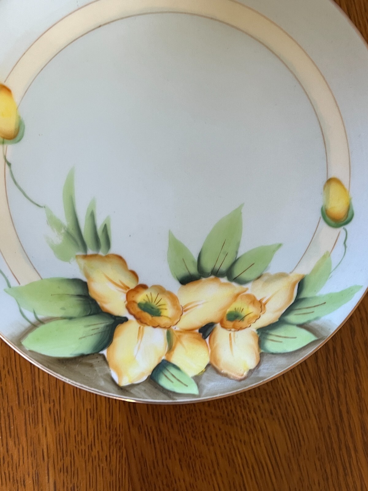 Vintage Lot of Hand Painted Yellow Daffodil Flowers Scalloped edge Rust & Taupe