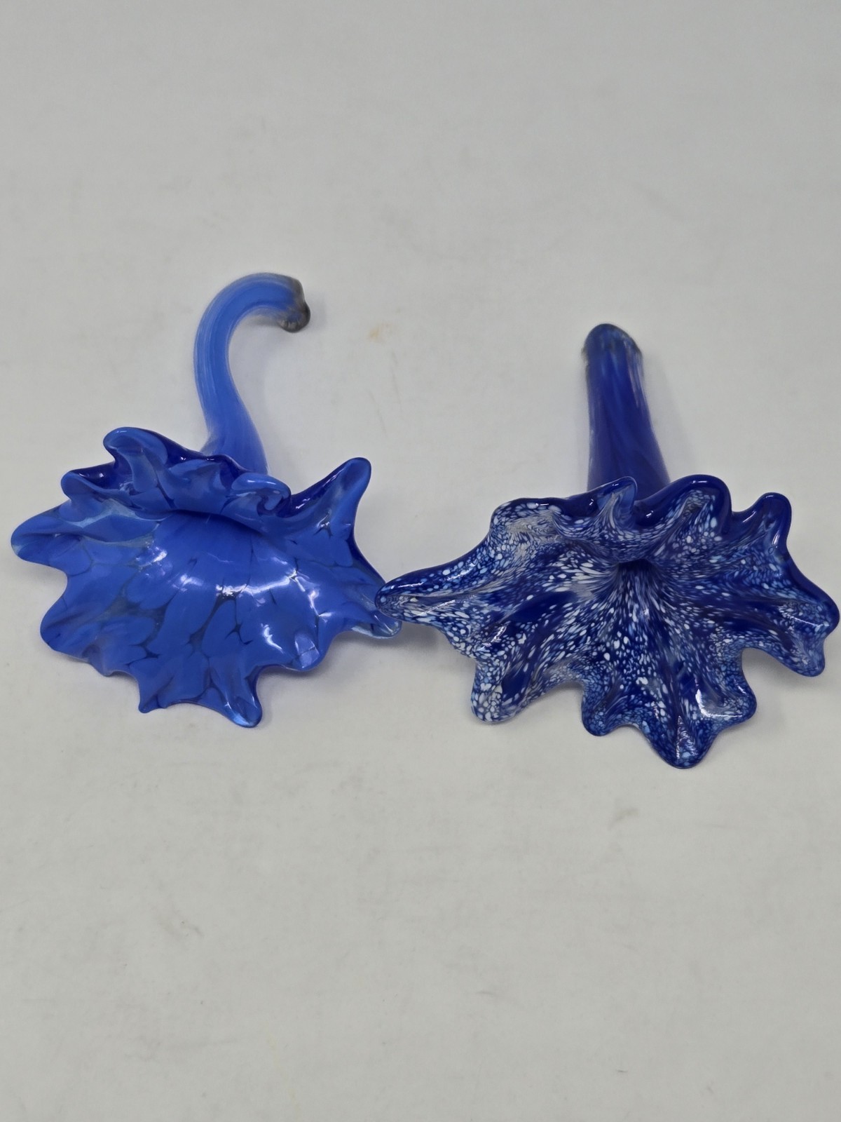 VINTAGE ART GLASS FLOWER FLORAL SCULPTURE HOME DECOR DECORATION BLUE & WHITE