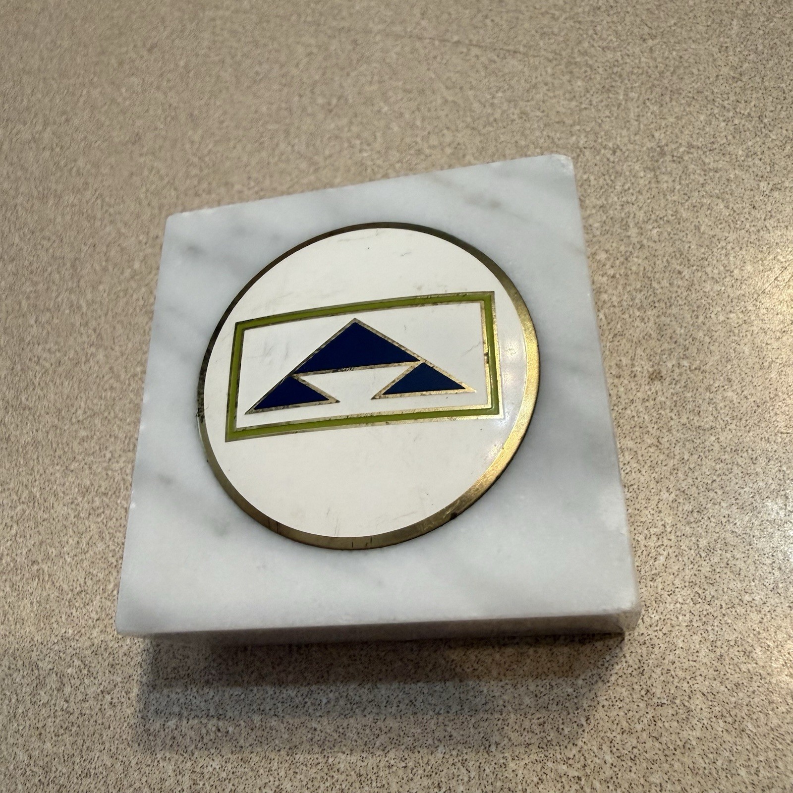 Paperweights Inc. New York Marble Paperweight With Symbol