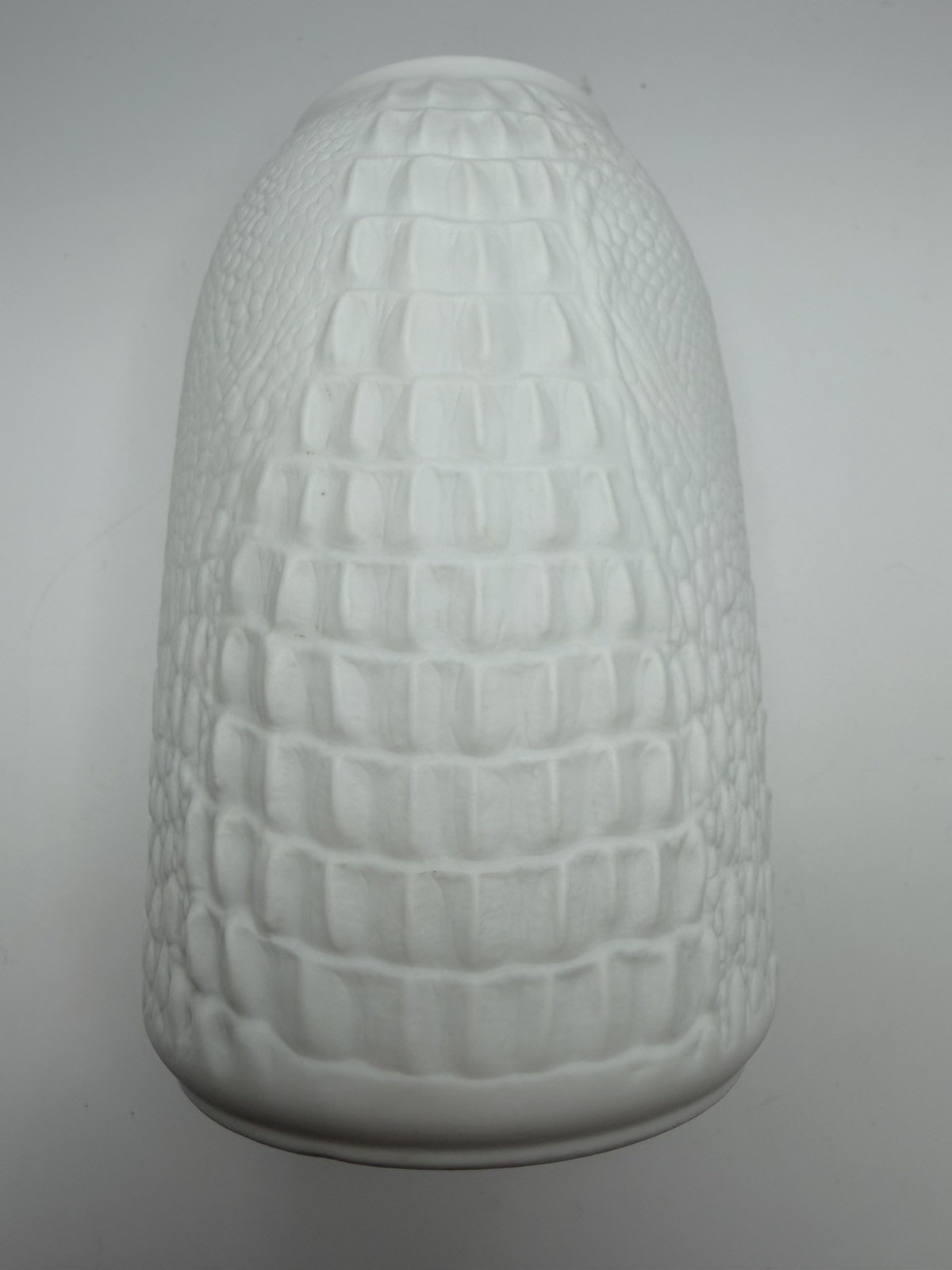AK Kaiser Crocodile Skin Vase 5” tall ,vintage German porcelain 60s or 70s