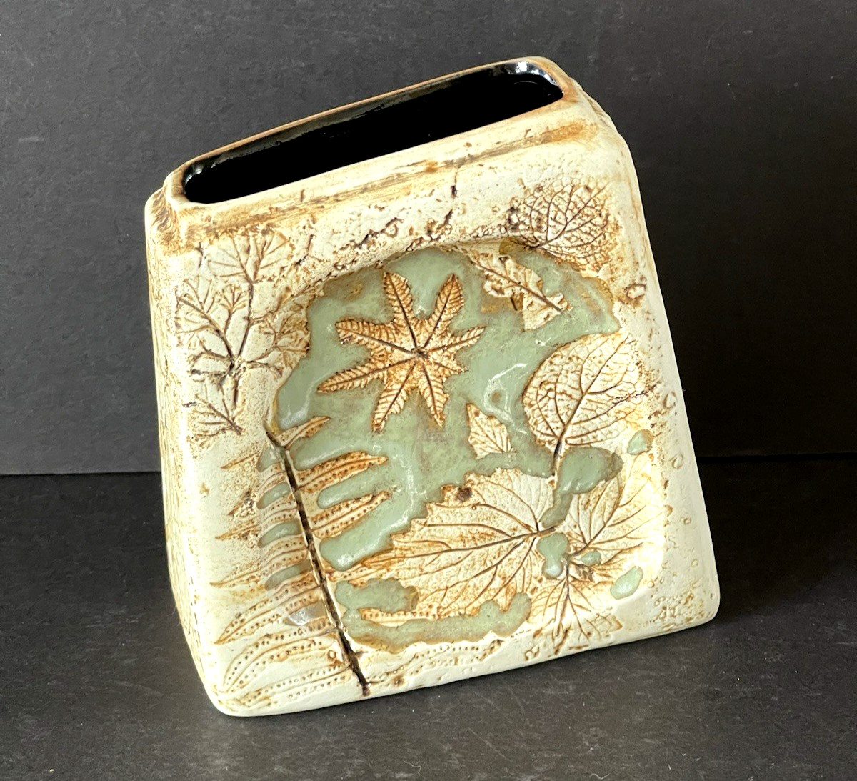 Tenmoku Pottery 6″ Vase Malaysia Green Beige Botanical Leaves Nature Unused